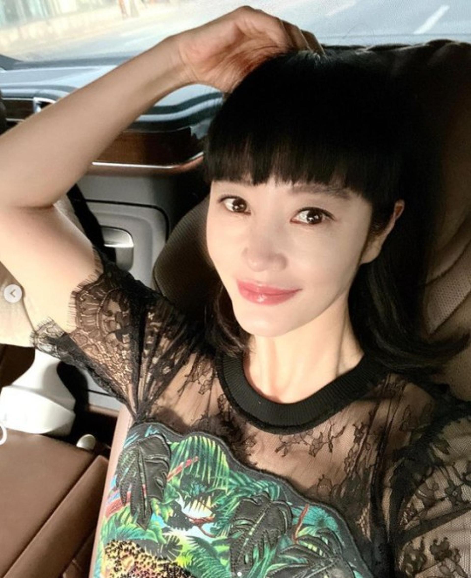 김혜수, '50대 미모' 실화야… 시간 역행한 동안미모 '눈길'