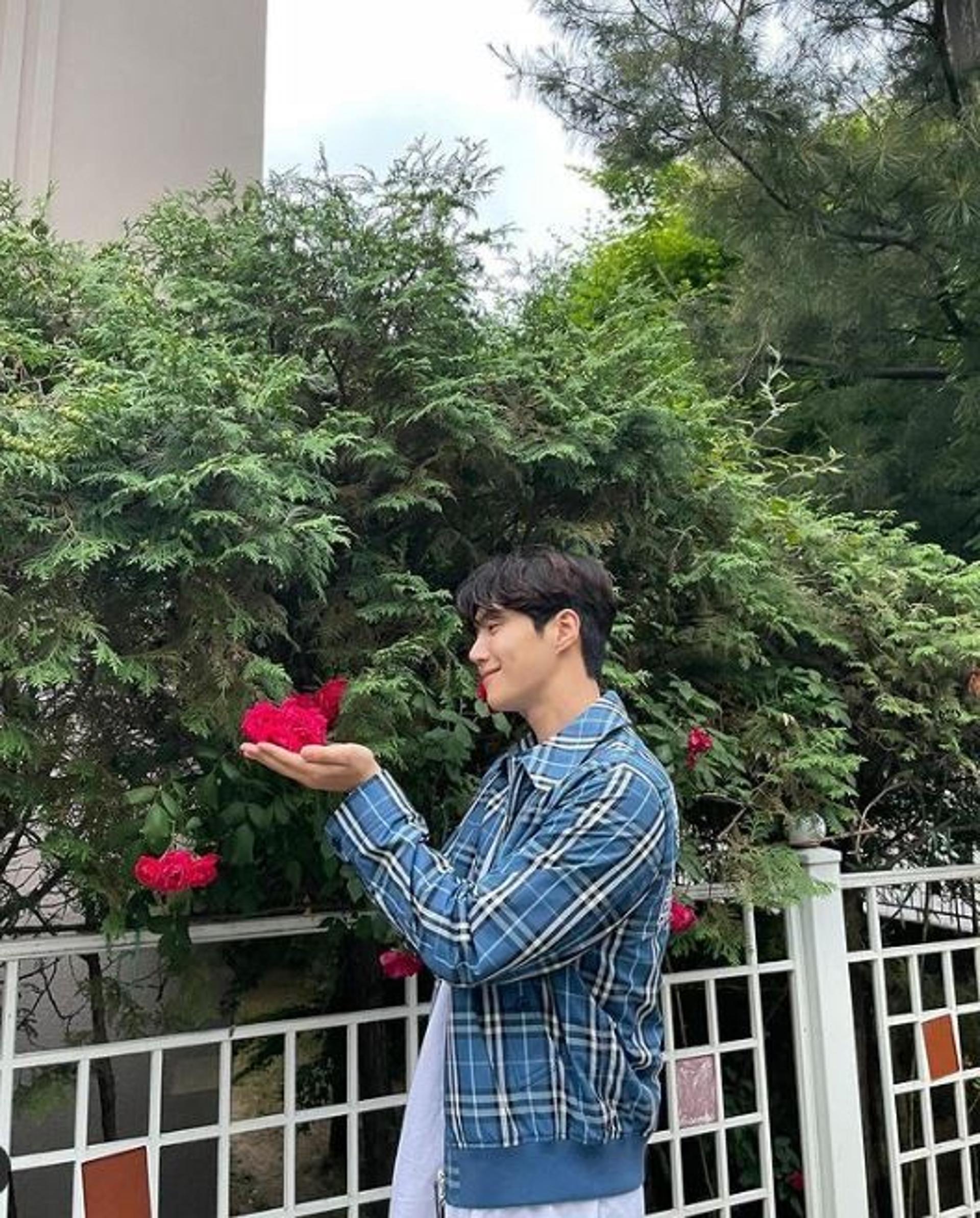 누가 꽃이야?… 김선호, 눈물 펑펑 복귀 후 첫 근황 '주목'