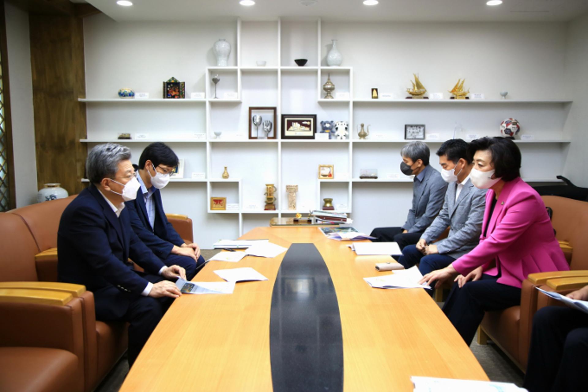 신계용 과천시장, 지역현안 해결 위한 국토부 제1차관 면담…발빠른 행보 이어가