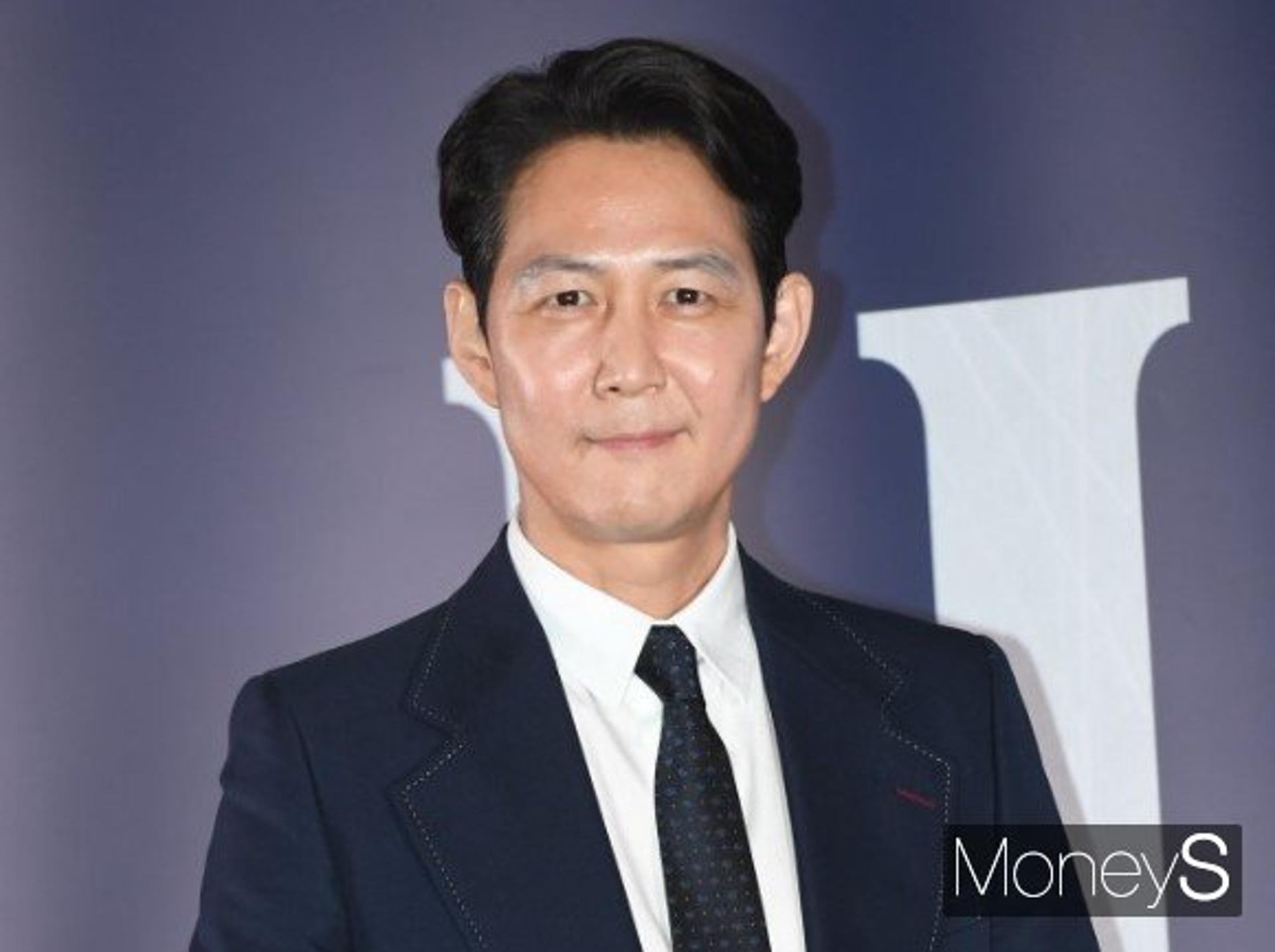 이정재의 노력은 헛되지 않았다 [김유림의 연예담]