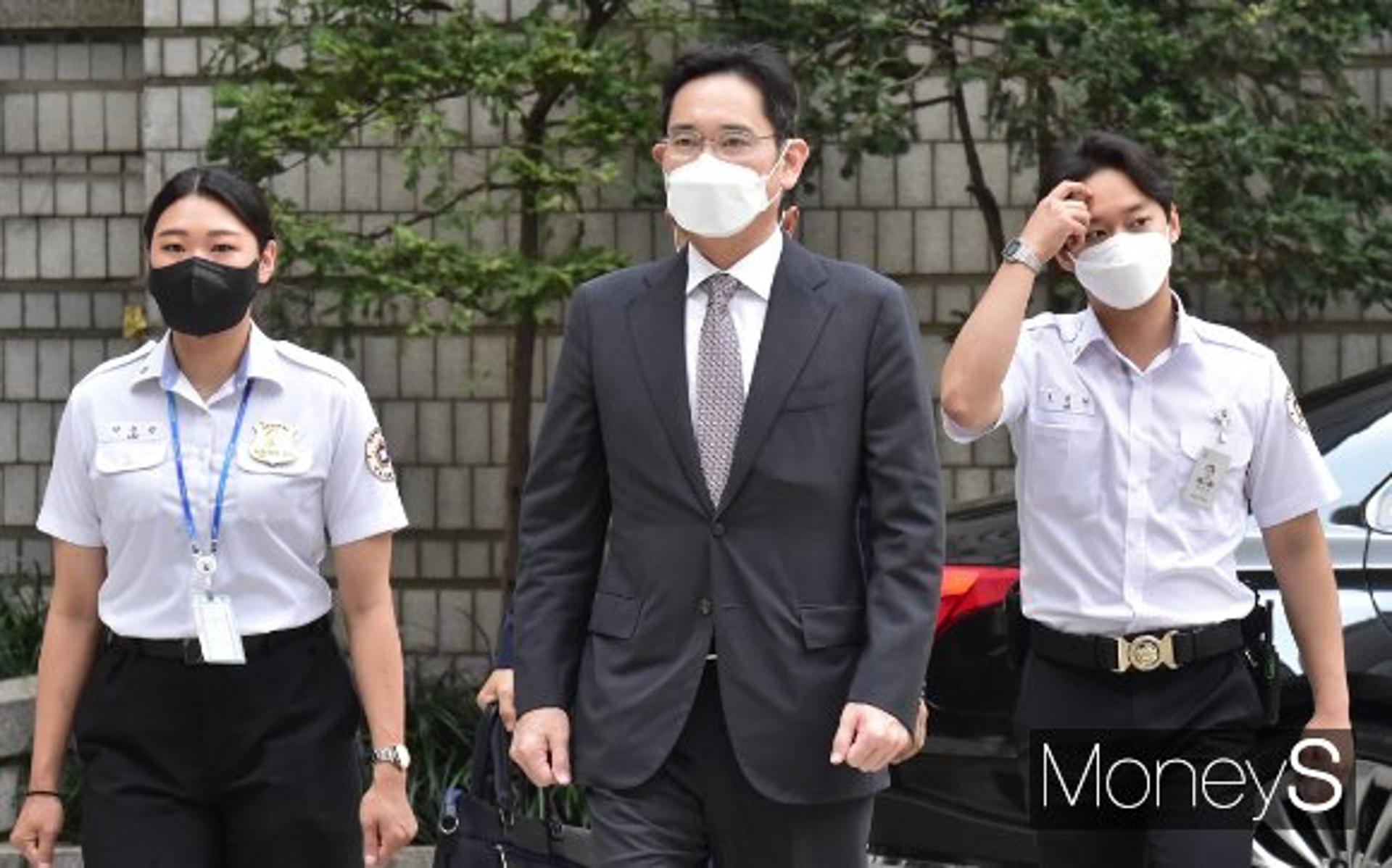 '경영 족쇄' 풀린 이재용 부회장… 올해 '회장' 취임할까
