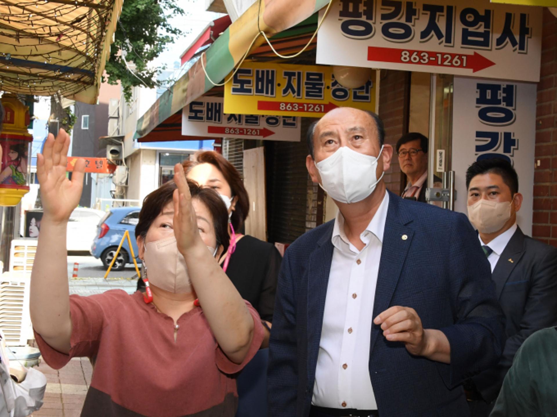 박형덕 동두천시장, 중앙시장 방문...상인 격려 및 애로사항 청취
