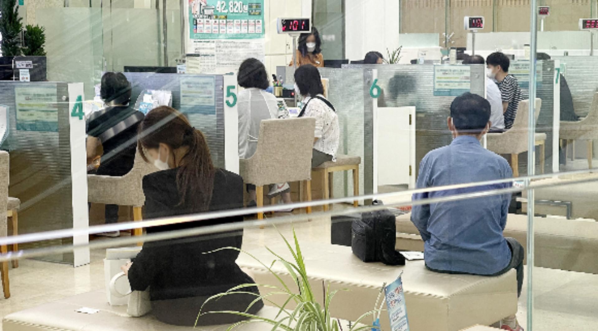 자고 일어나면 수신금리 오르는데… '6개월 만기' 7개에 불과