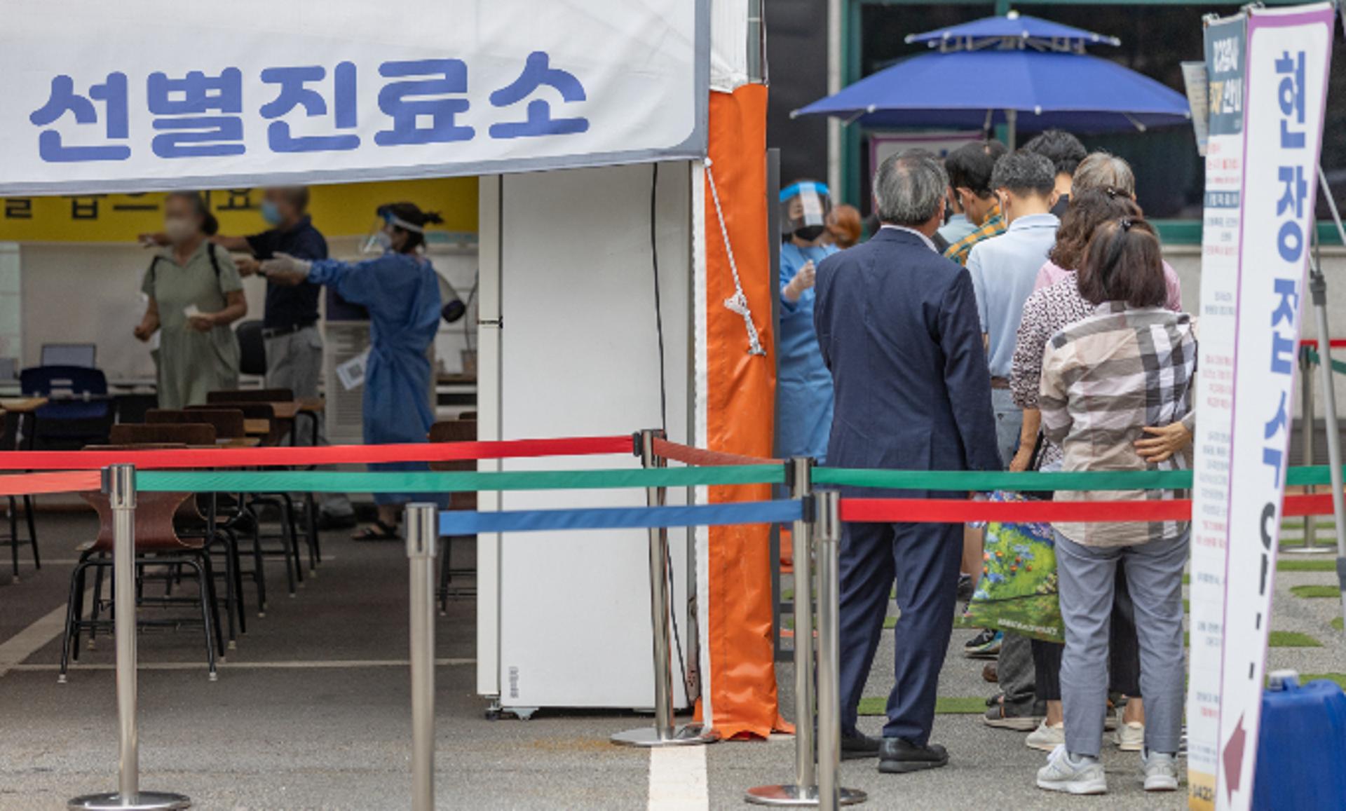 코로나 신규 확진 9만5604명 '하락세'… 위중증은 늘어(상보)