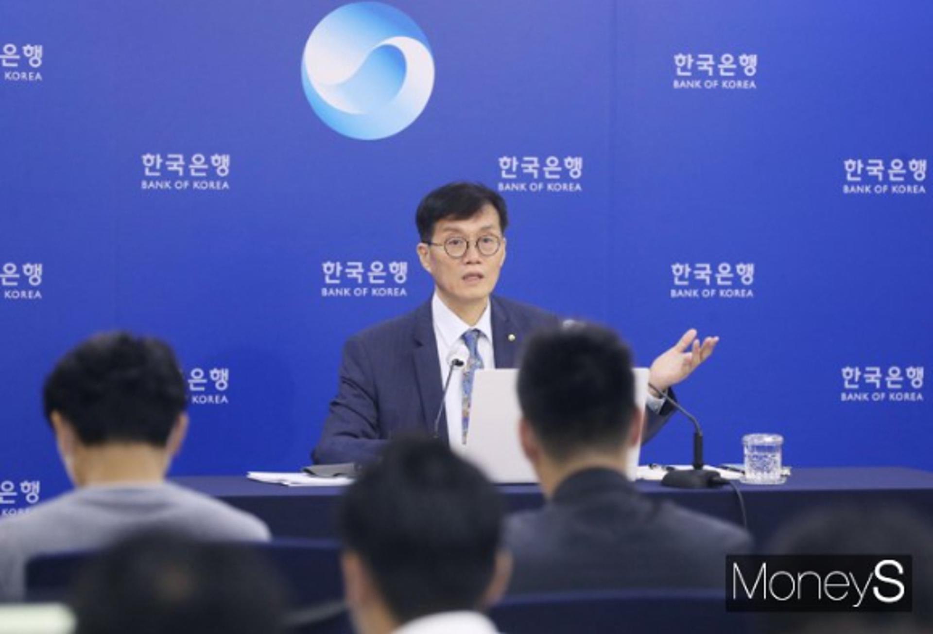 연준, 자이언트스텝 가능성… 이창용 "통화정책 운용 변함없어"