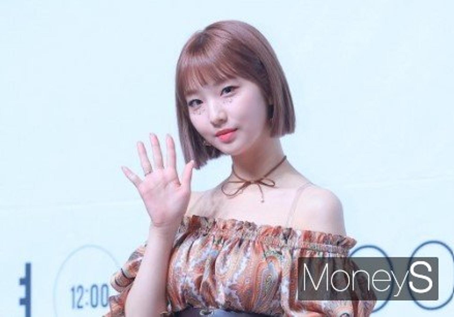 "힘들었나봐"… '이달의 소녀' 여진, 월드투어 중 실신을?