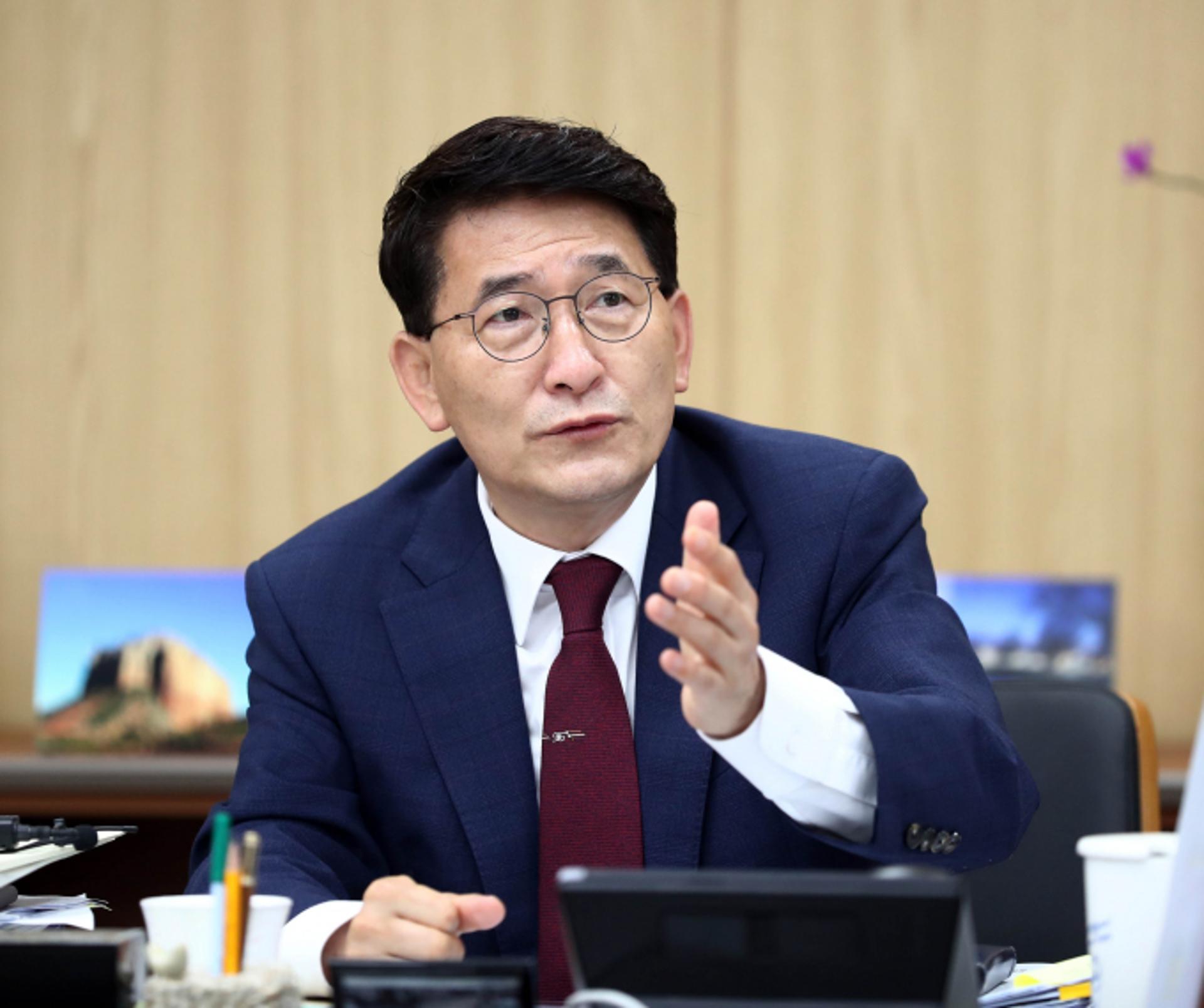 [인터뷰] 김기정 수원특례시의회 의장 "수원시민 위해 협치 실천"