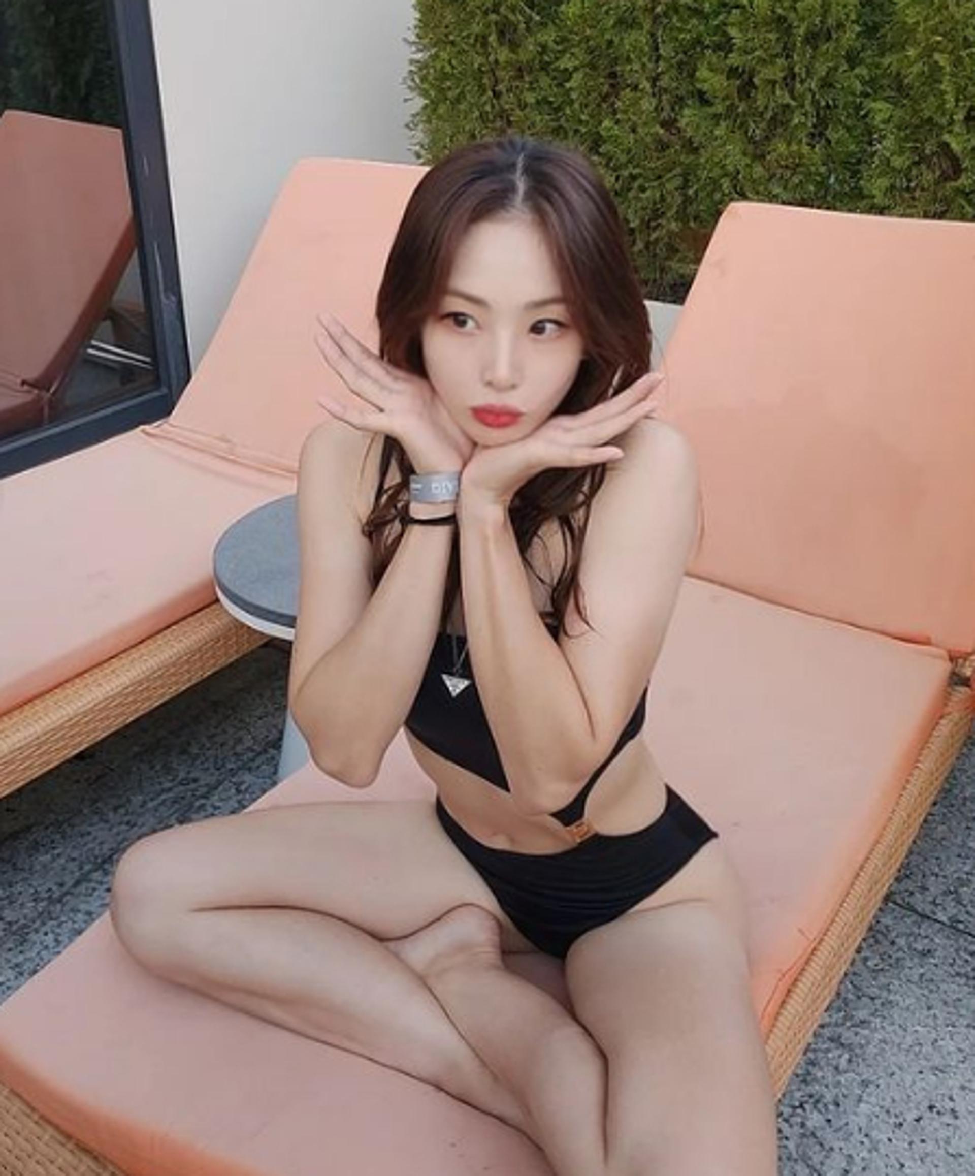 신수지, 수영복 입고 군살 없는 몸매 공개… "완벽 그 자체"
