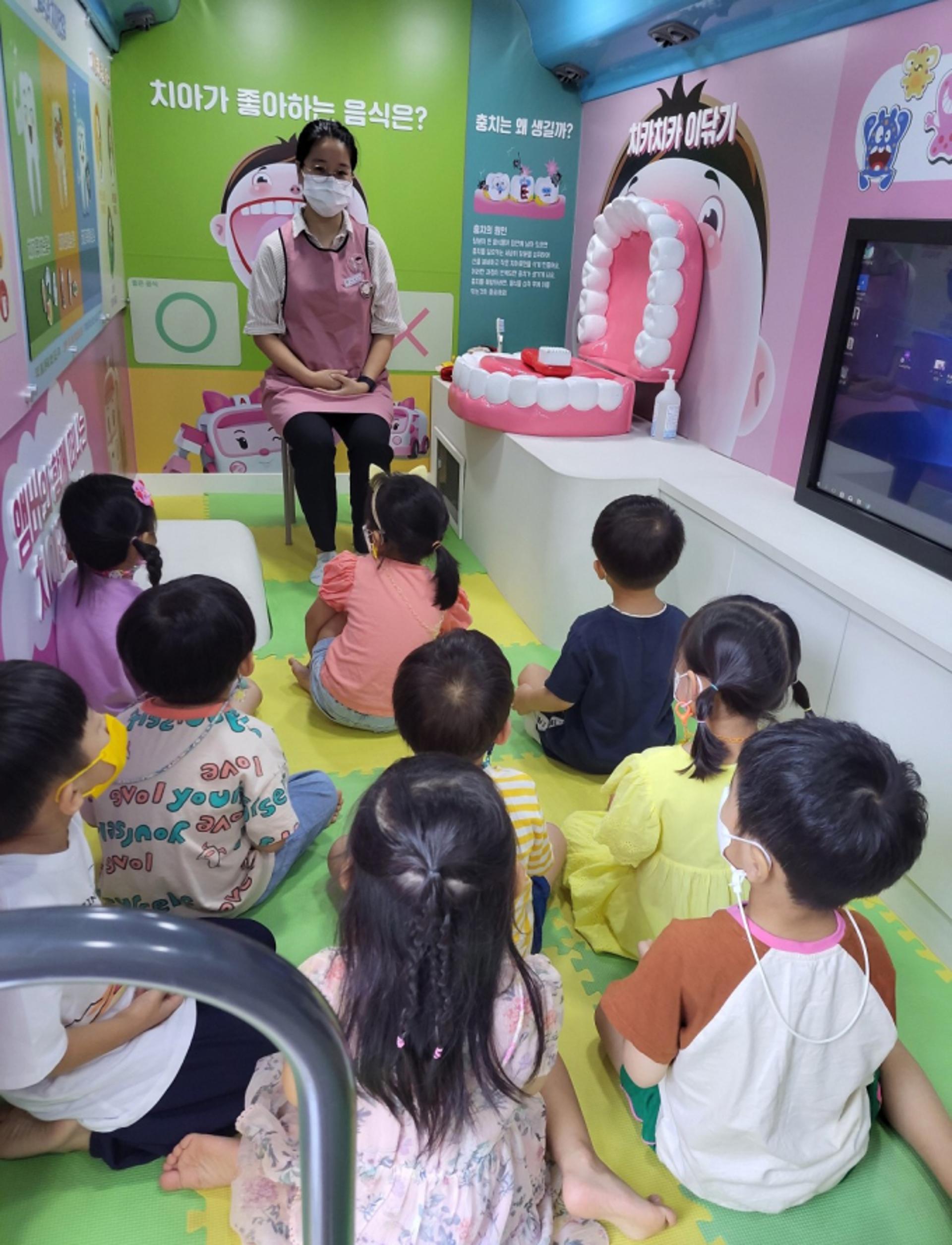 시흥시, 관내 어린이집·유치원 70개소 "건강이동 버스 '엠버'가 찾아 갑니다"