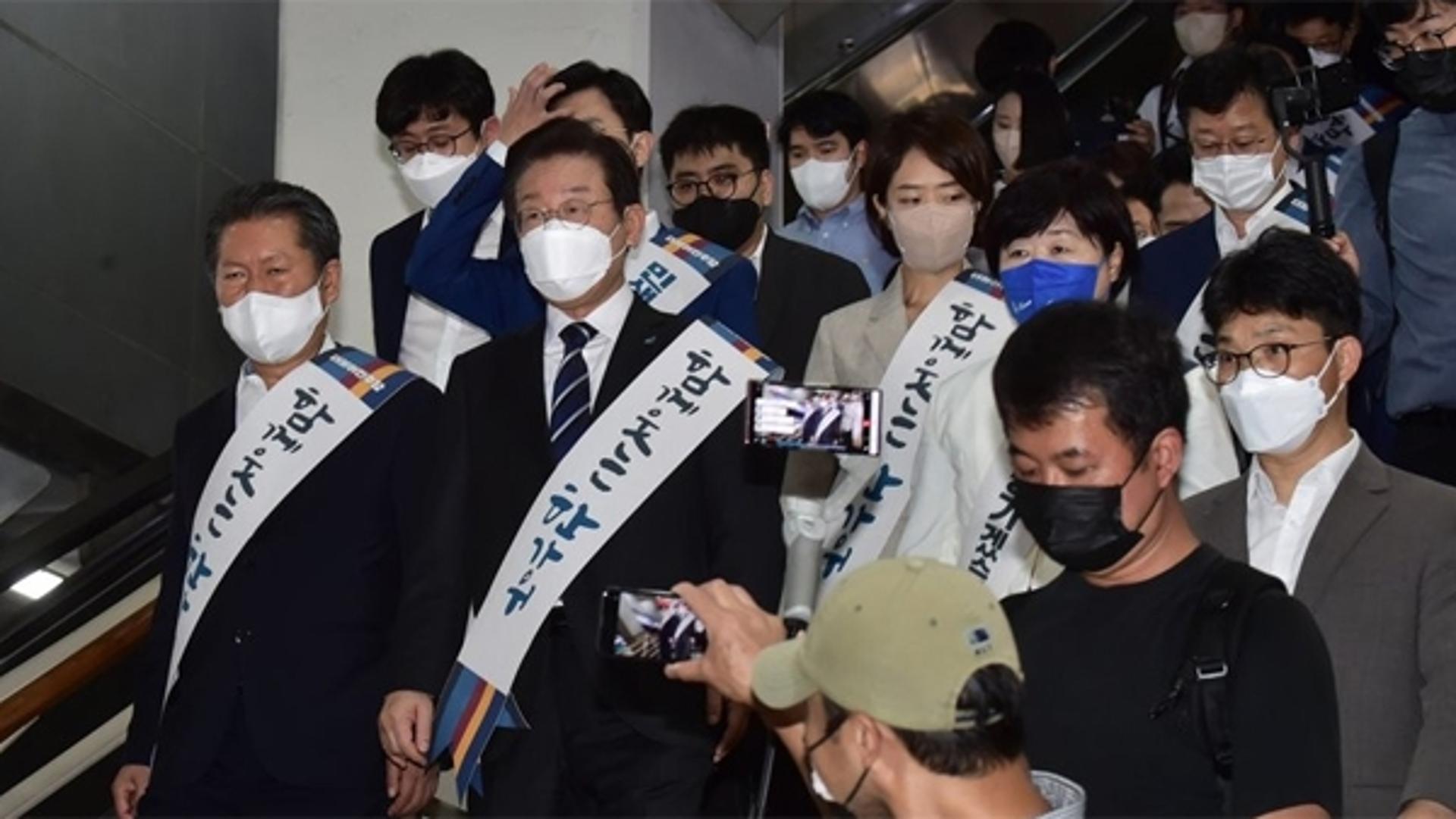 한국 선제타격 땐 핵무기 사용… 이재명 "안보에 여야 없어"