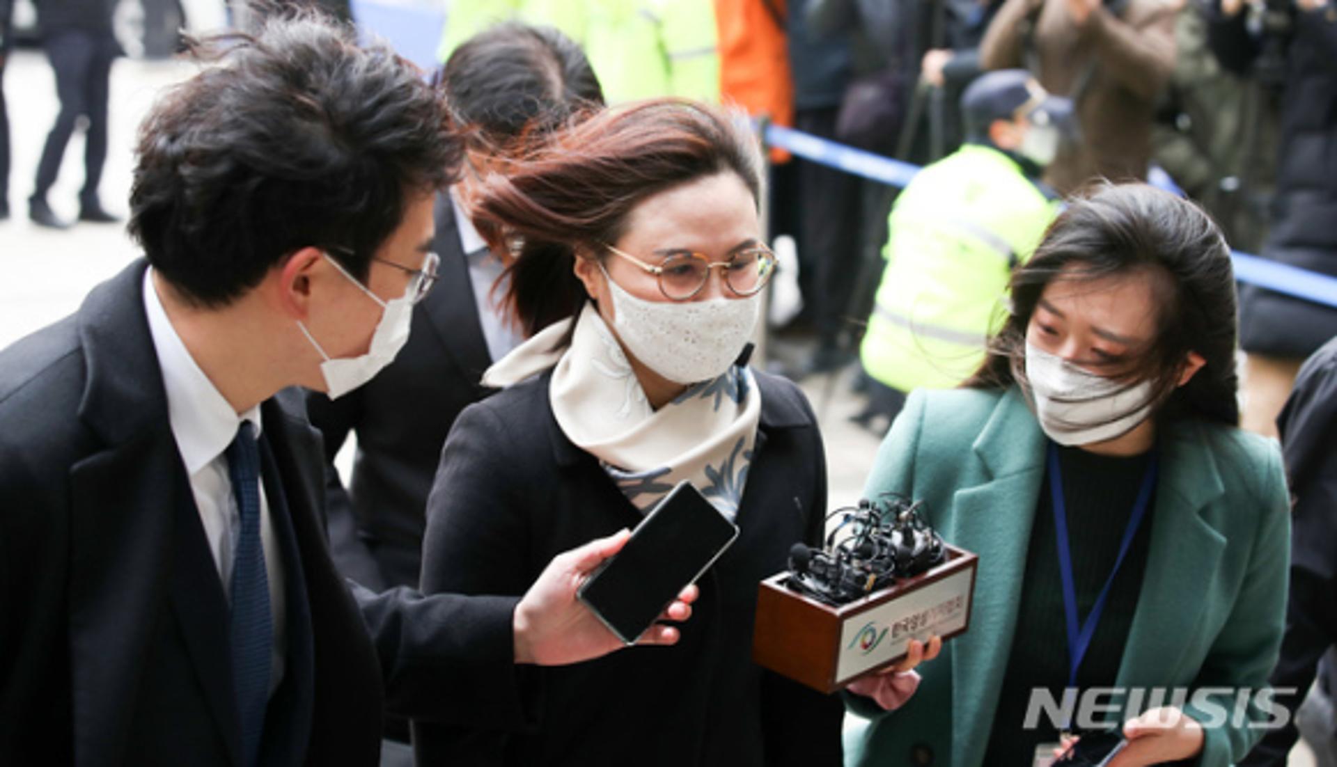 '디스크 파열' 정경심,  '형집행정지' 불허 3주만에 재신청