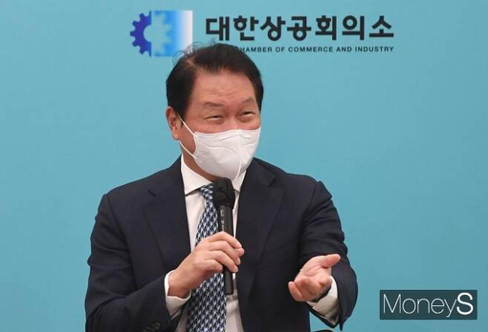 최태원, 일본 찍고 미국으로… '부산엑스포' 유치 총력전