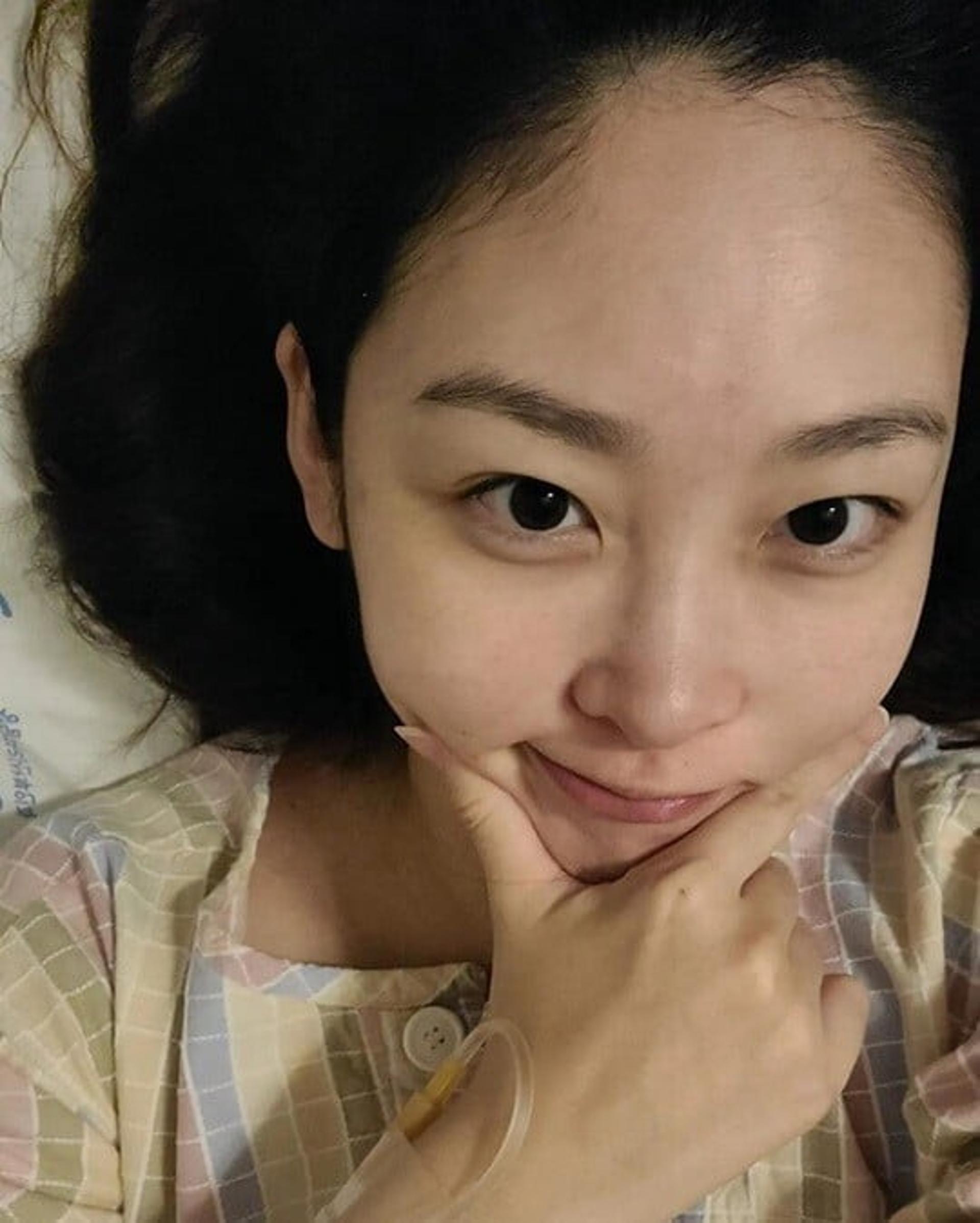 신아영 득녀… 출산 직후 셀카를? "이제 좀 살만해져"