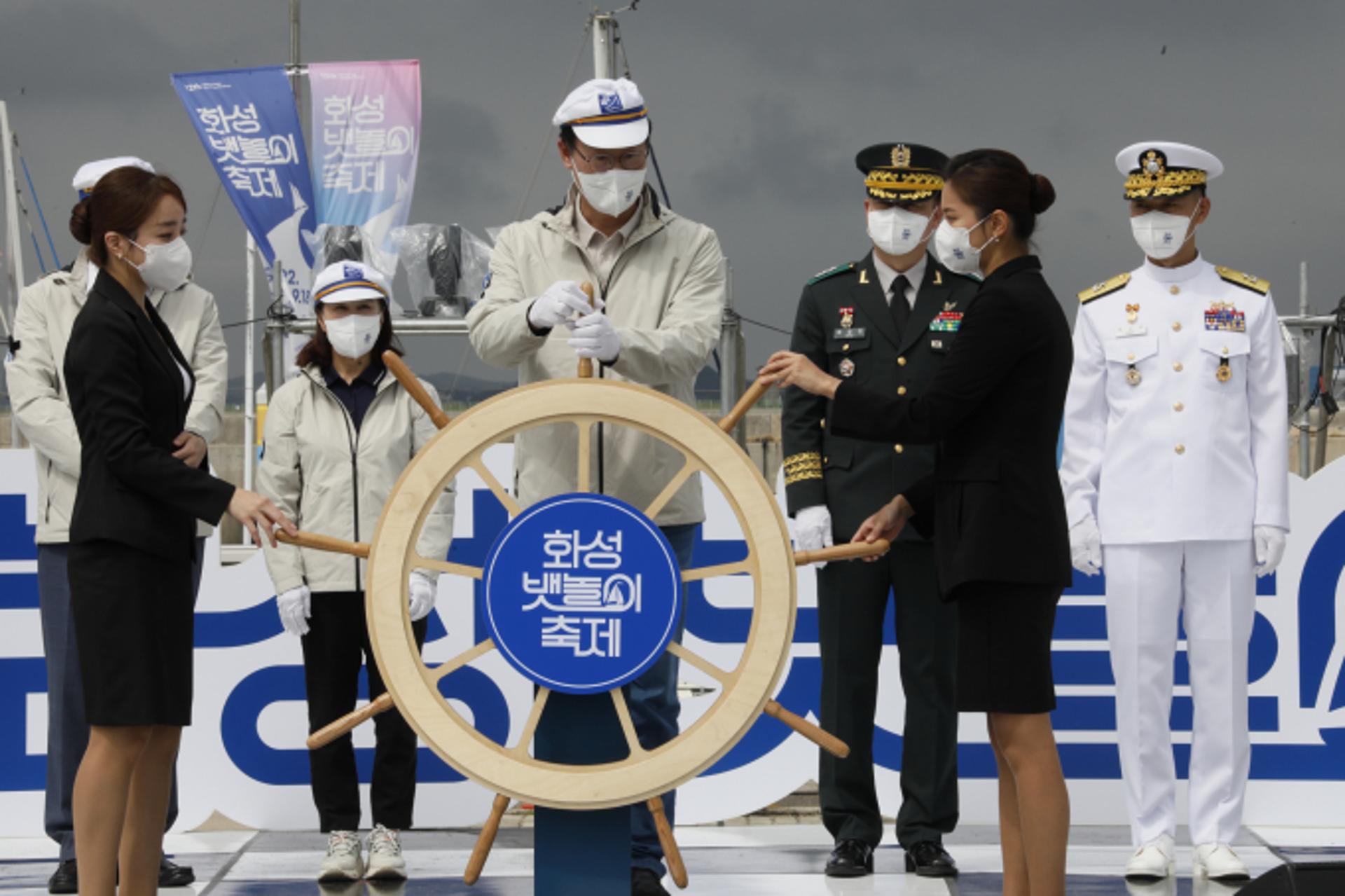 화성 뱃놀이 축제, 성대한 개막… 전곡항, 서해바다 매력에 흠뻑