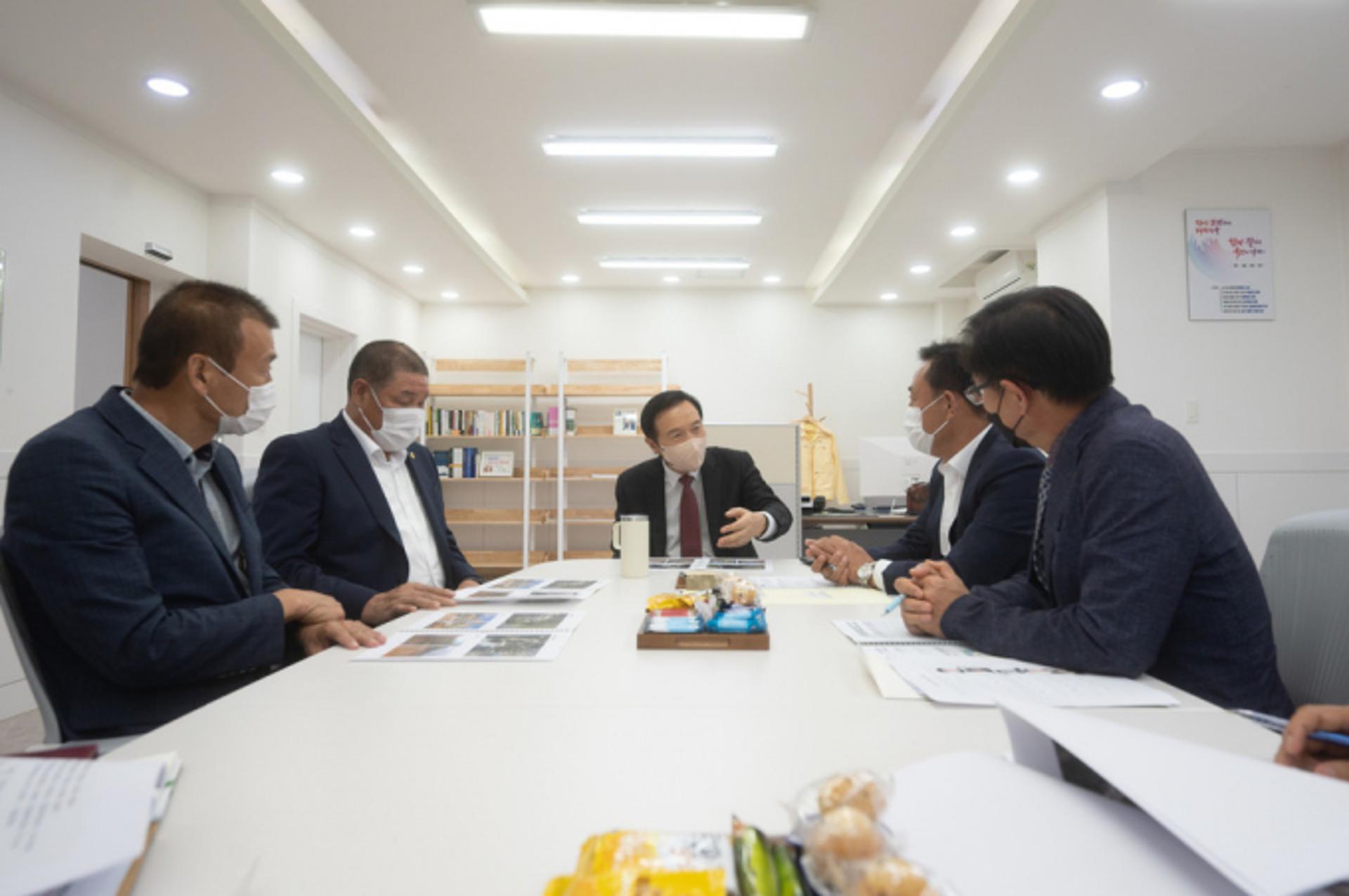 이충우 여주시장, 도교육청에 여주초 신설대체이전 등 교육현안 건의