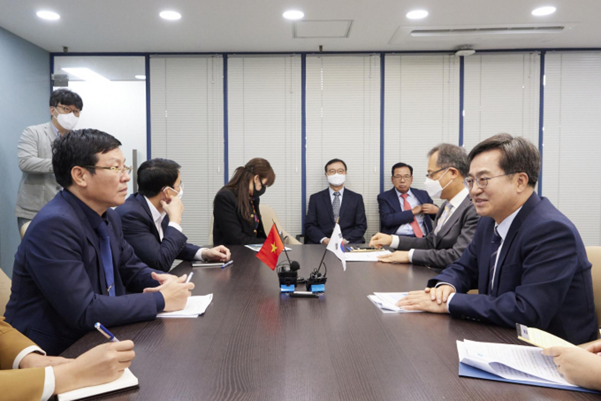 김동연 지사, 베트남 빈푹성 인민위원장과 협력방안 논의
