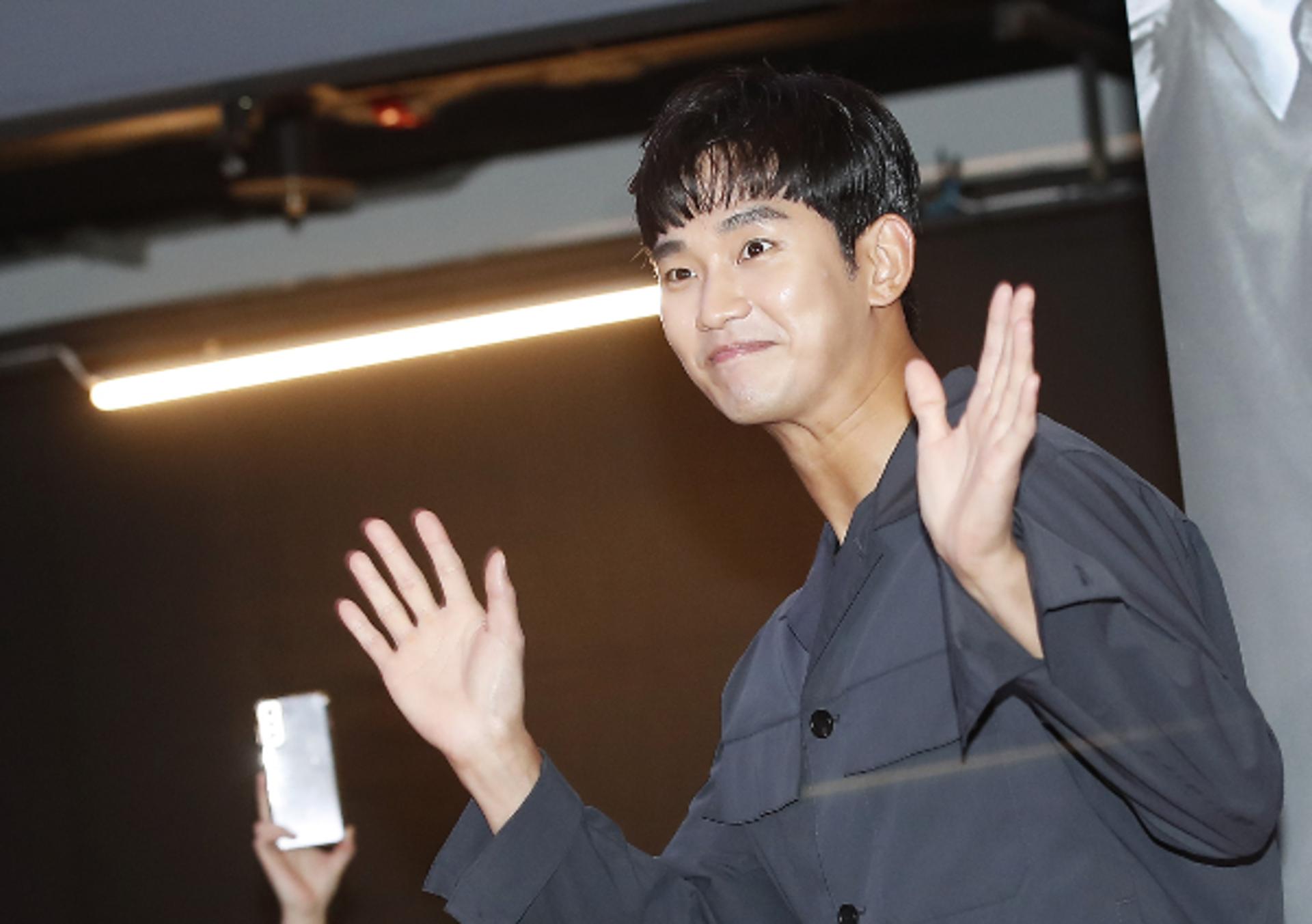"김수현과 사진 찍을래"… 1억8000만원 지른 '○ ○ ○'?