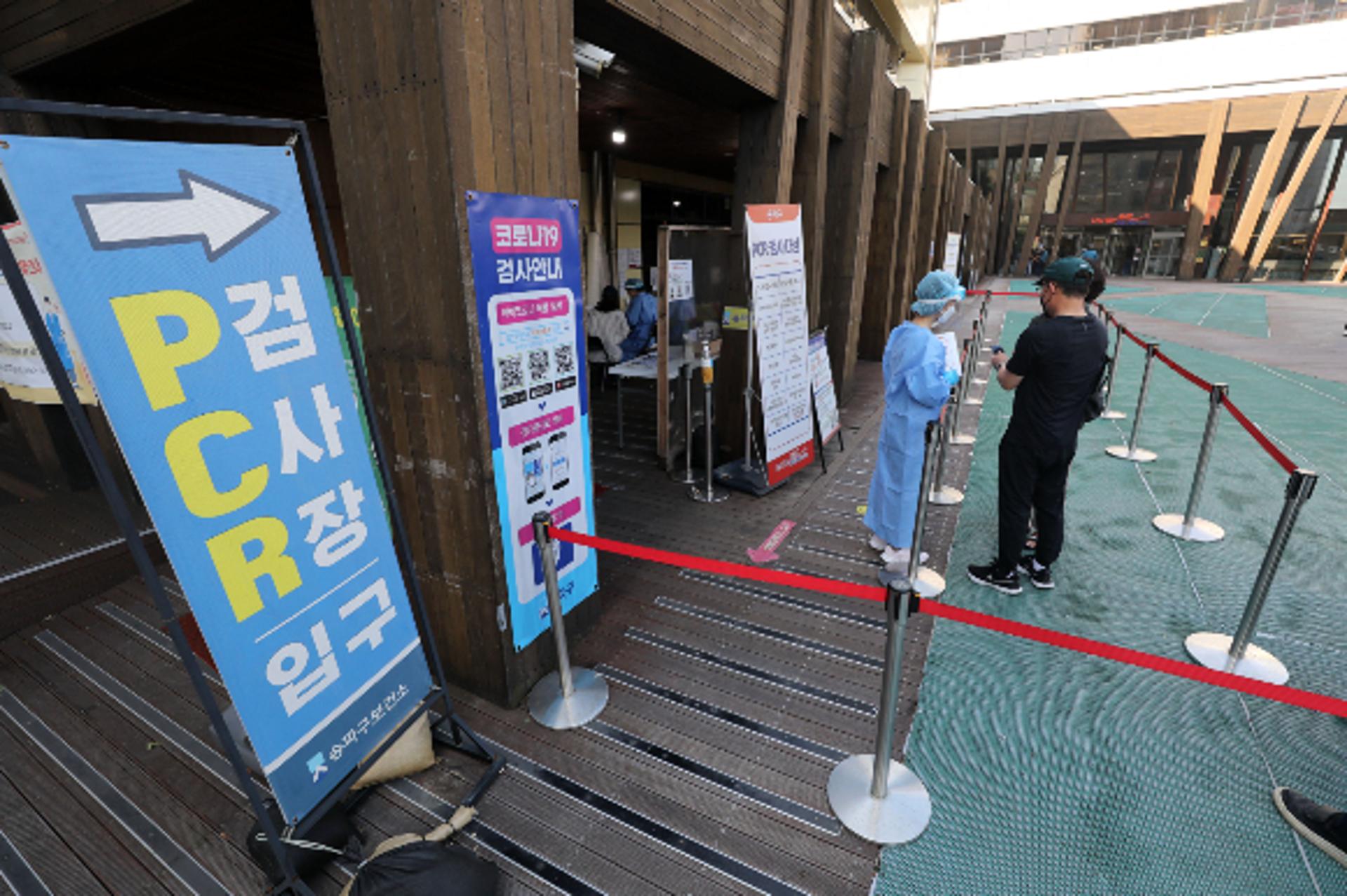 코로나19 신규확진 2만6960명… 이틀연속 2만명대(상보)
