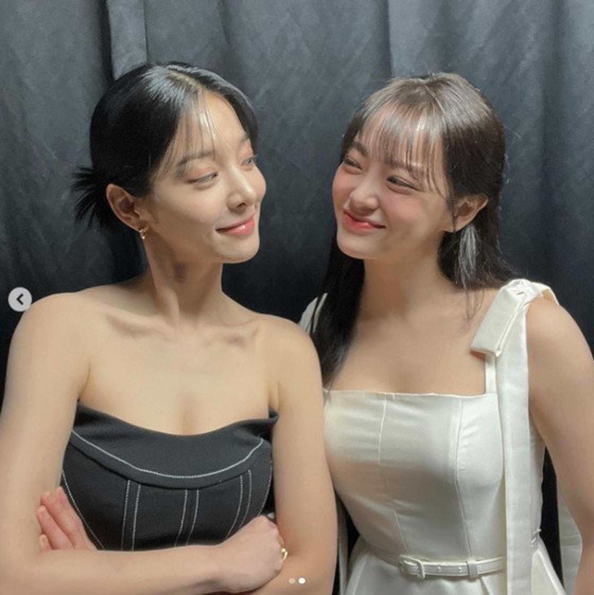 누가 더 예뻐?… 설인아·김세정, 섹시한 드레스 입고 만났다