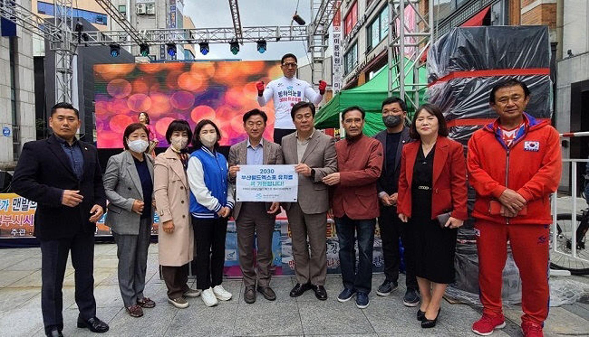 의정부 행복로축제서 세계기록 세운 맨발의 사나이 '화제'