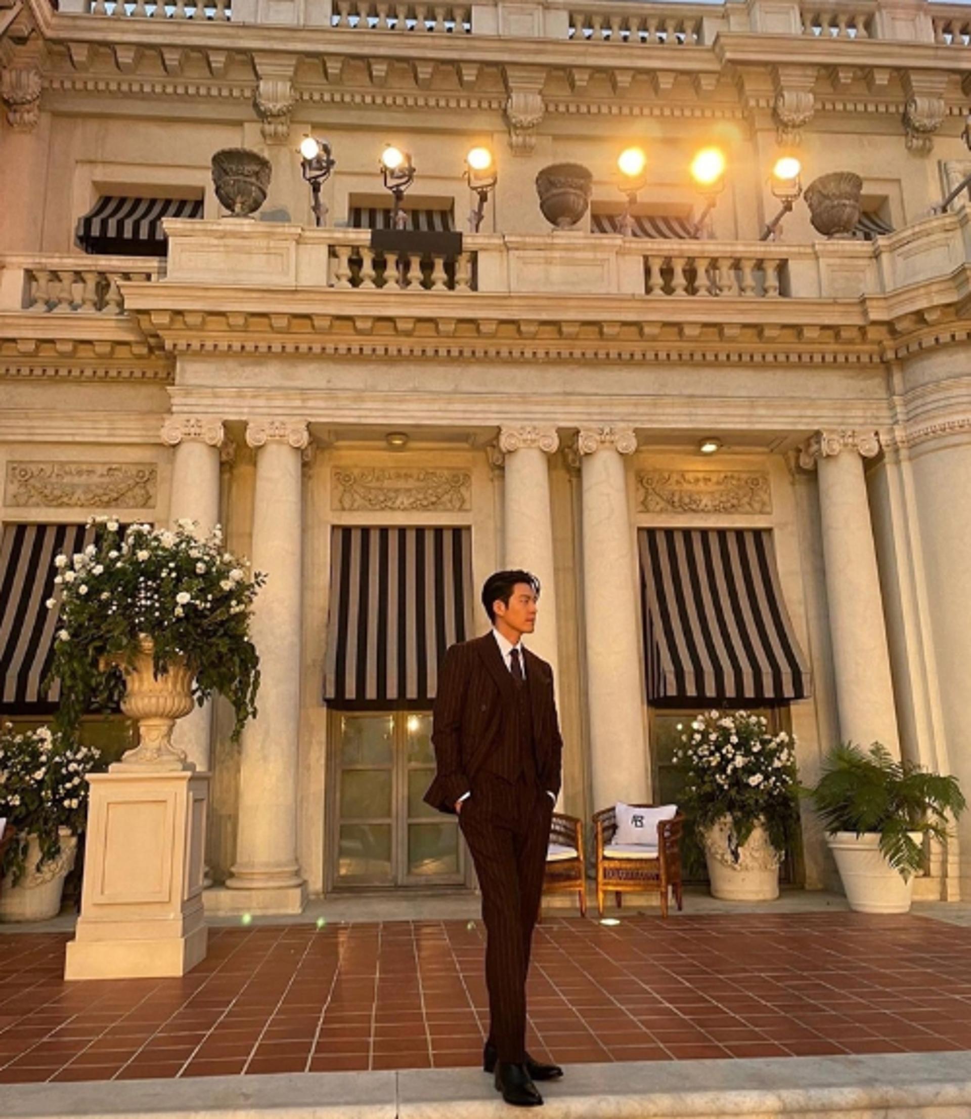 신민아♥ 김우빈, 여심 홀리는 우월한 기럭지