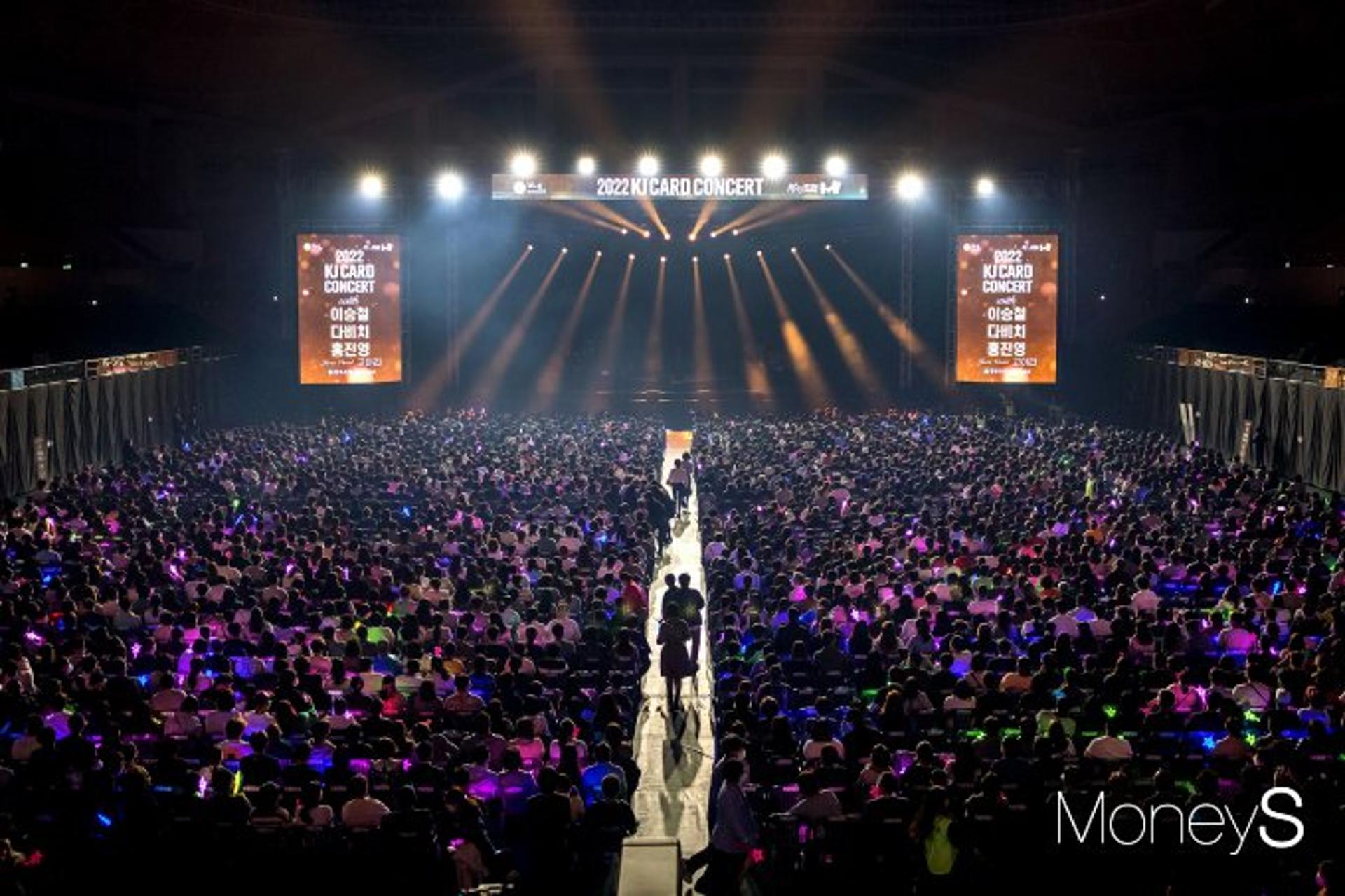 [머니S포토]3년만에 떼창 울려퍼진 KJ카드 콘서트