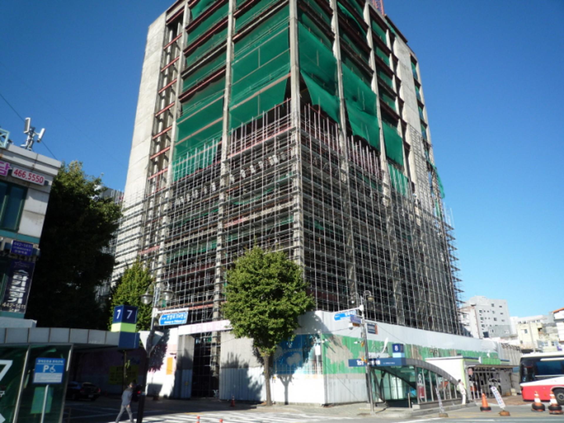 안양역 앞 원스퀘어 철거 본격 시작…내년 4월까지 완료 예정