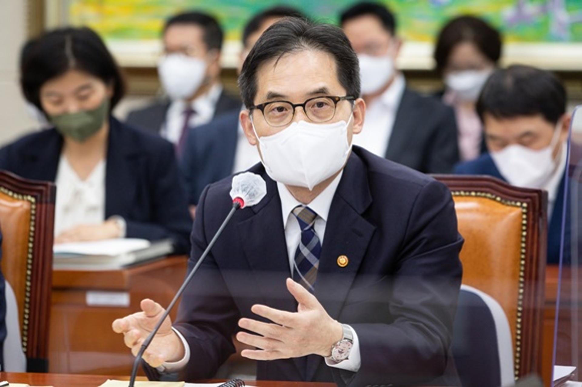 카카오 손해배상 책임 없나… 공정위, 이용약관 현미경 점검
