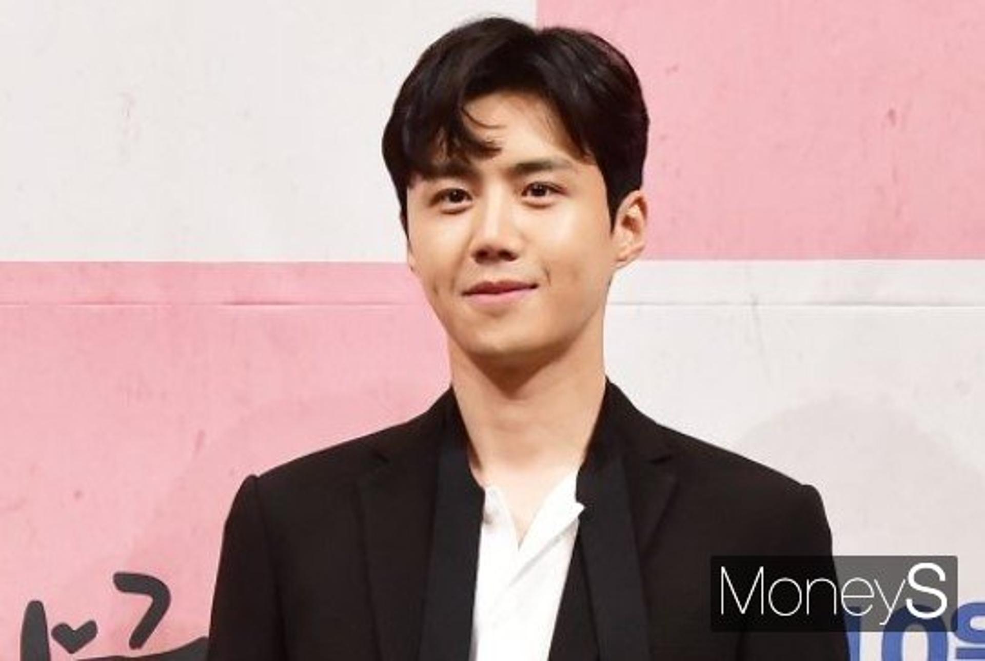 '사생활 논란' 딛고 복귀 시동… 김선호 다시 날아오르나