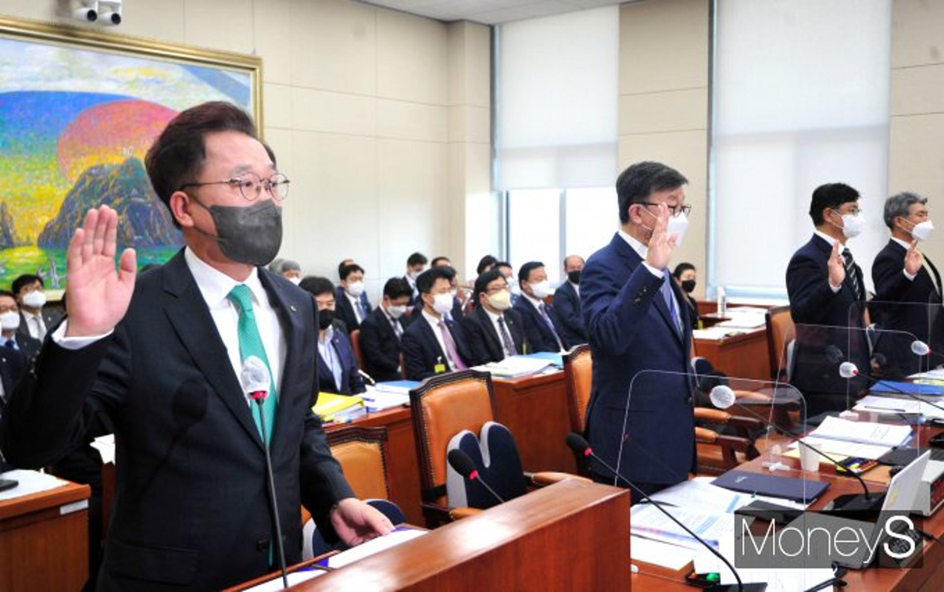 강석훈 "아시아나 자본잠식 우려… 대한항공 자본 투입해야"