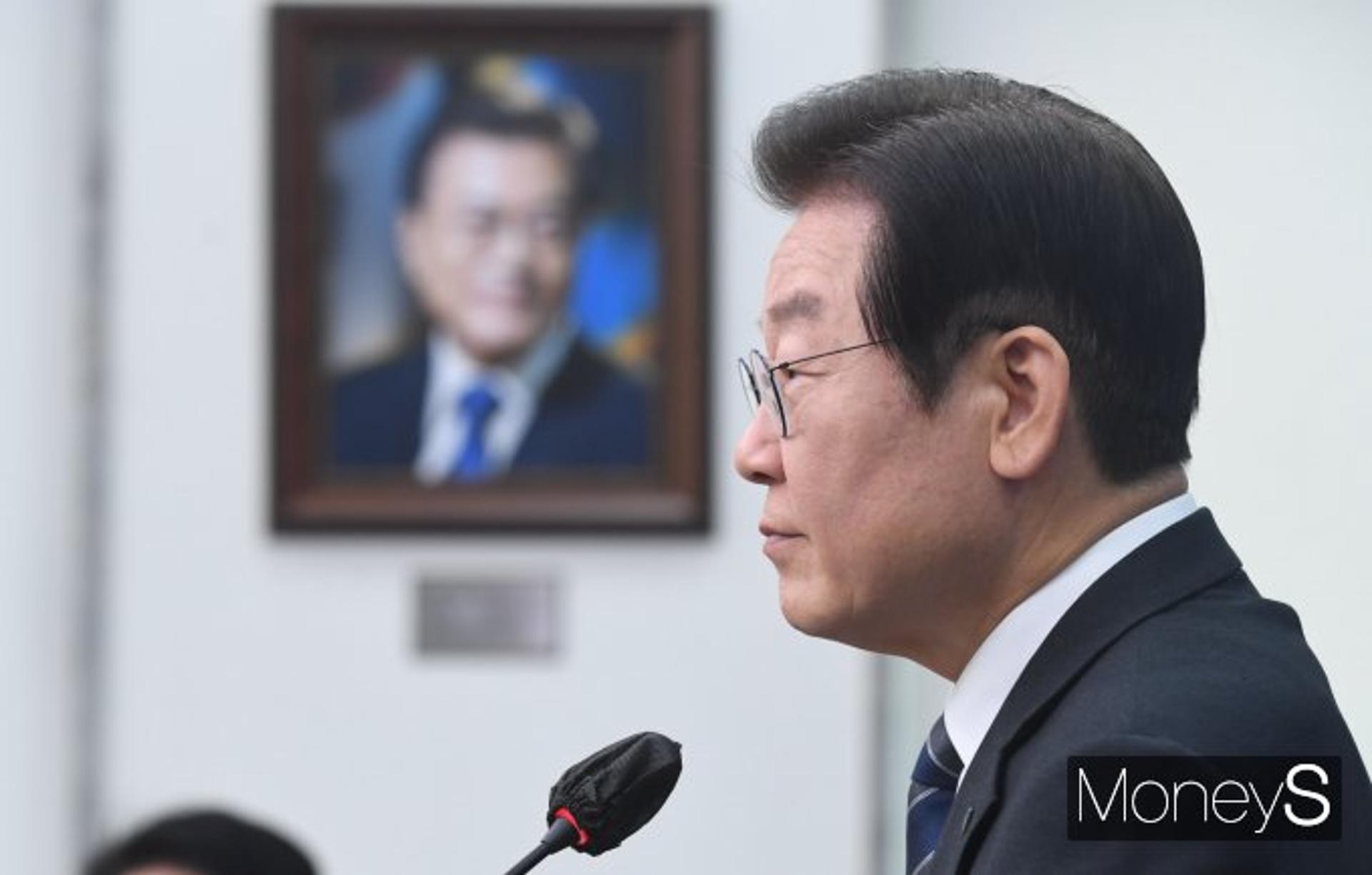 김용, 8억 '불법 대선자금' 구속… 이재명, 최대 정치적 위기