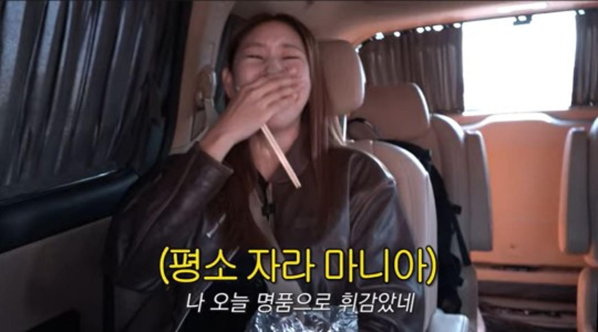 한혜진, 샤넬 바지+발렌티노 셔츠 입고 "오늘 명품으로 휘감았네"