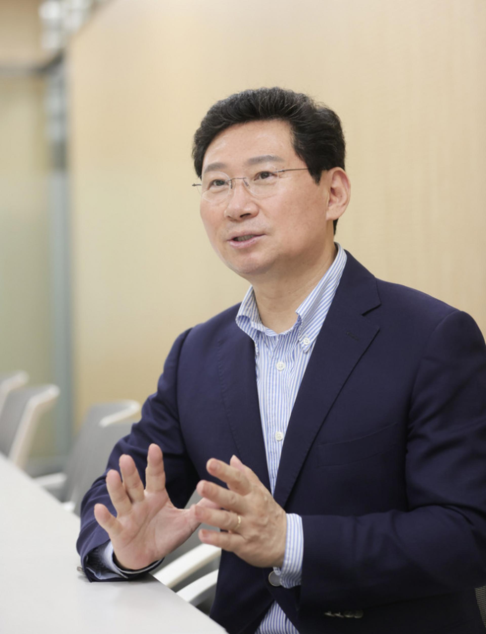 이상일 용인시장 "시정연구원장 명예 퇴진? 말도 안돼"