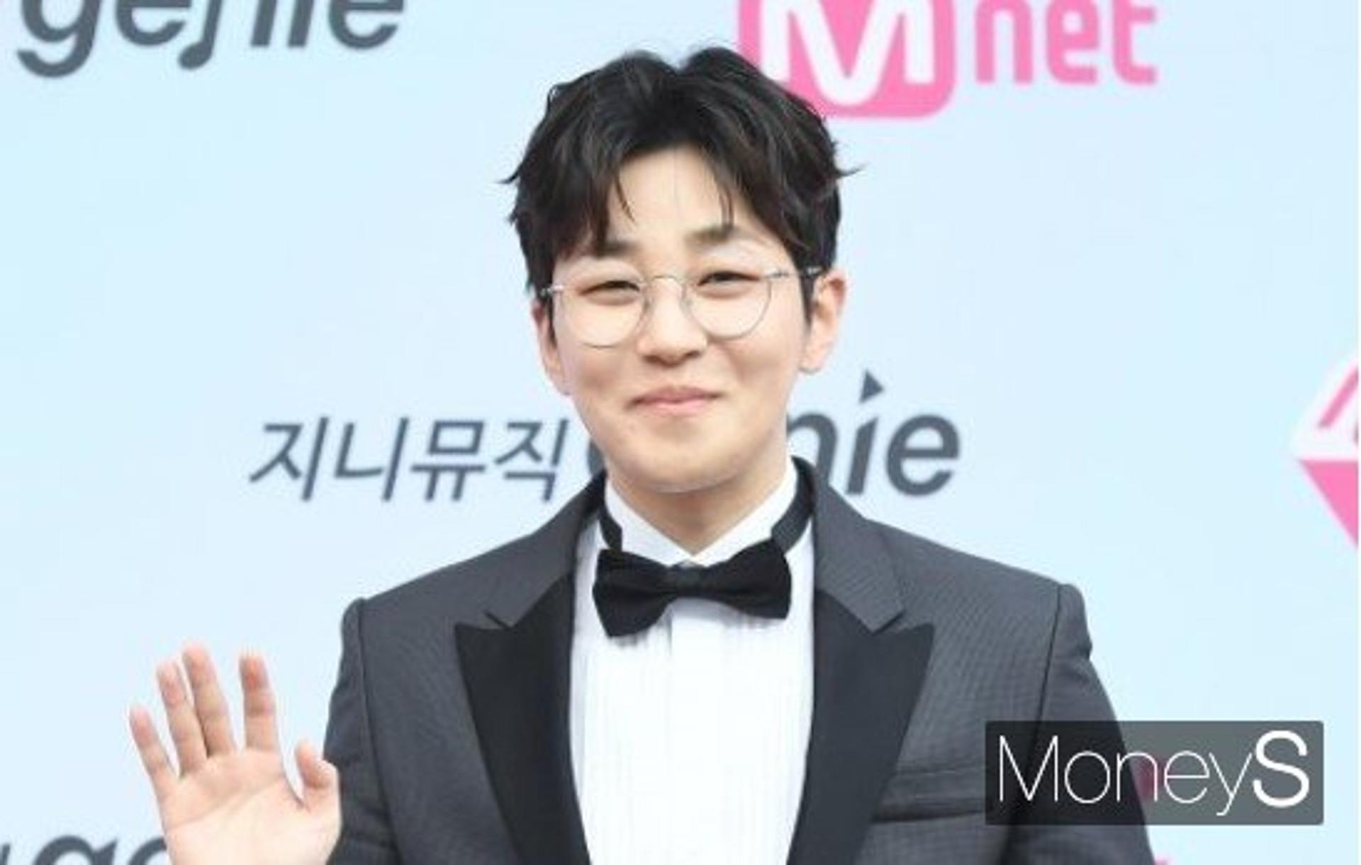 "16강? 말 같지도 않은 소리"… 딘딘, '벤투호' 저격 '갑론을박'