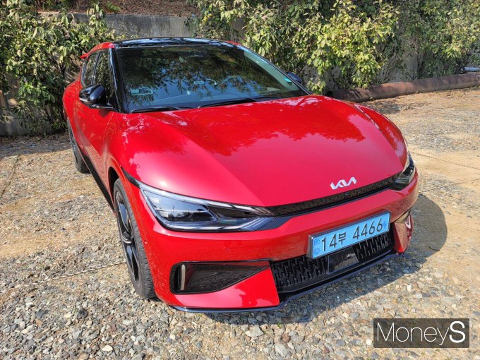 [시승기] 남자다운 전기차 'EV6 GT'의 조용한 질주본능