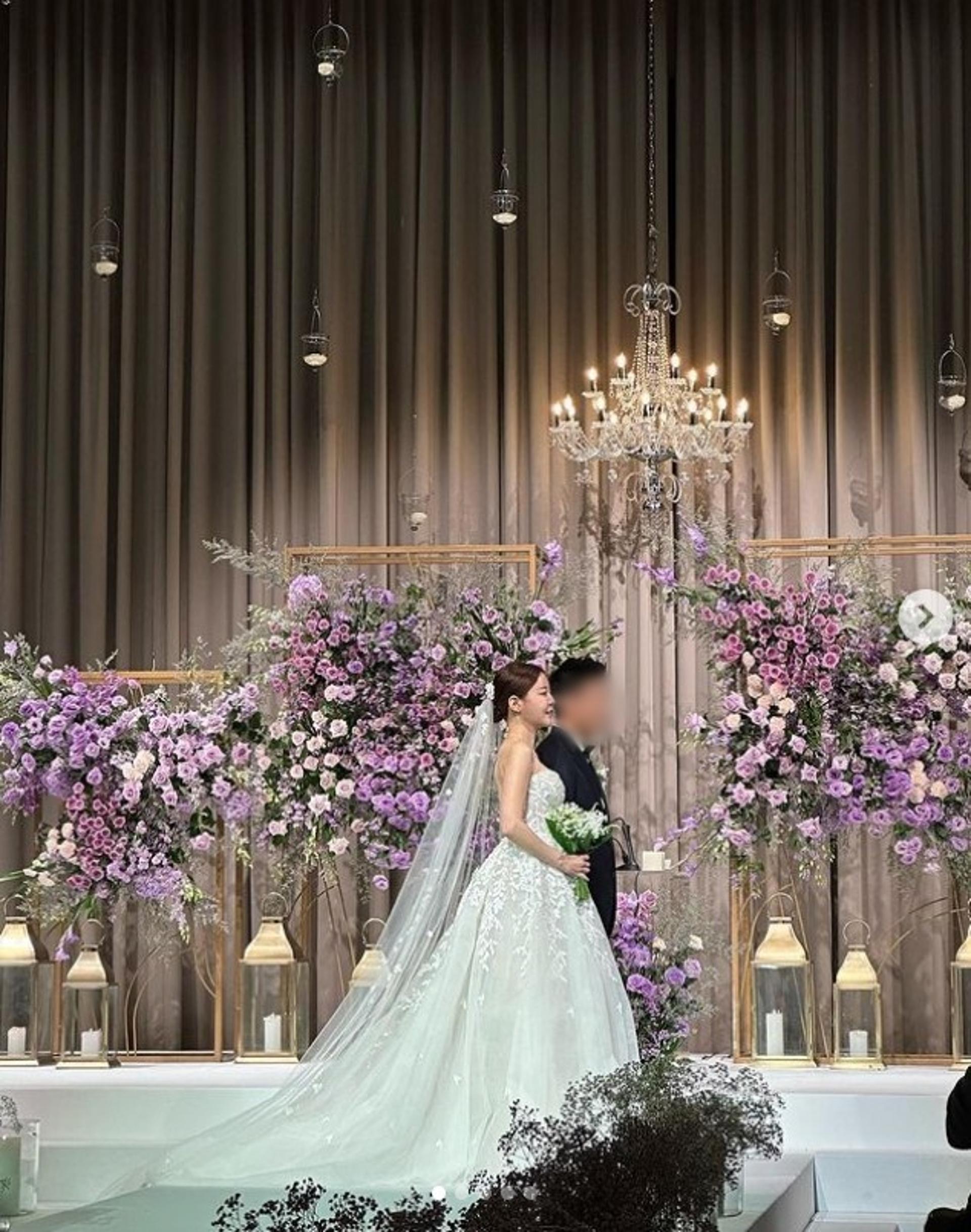 '2세 연하♥' 이현주 아나운서 결혼식 어땠나… 선남선녀가 따로 없네?