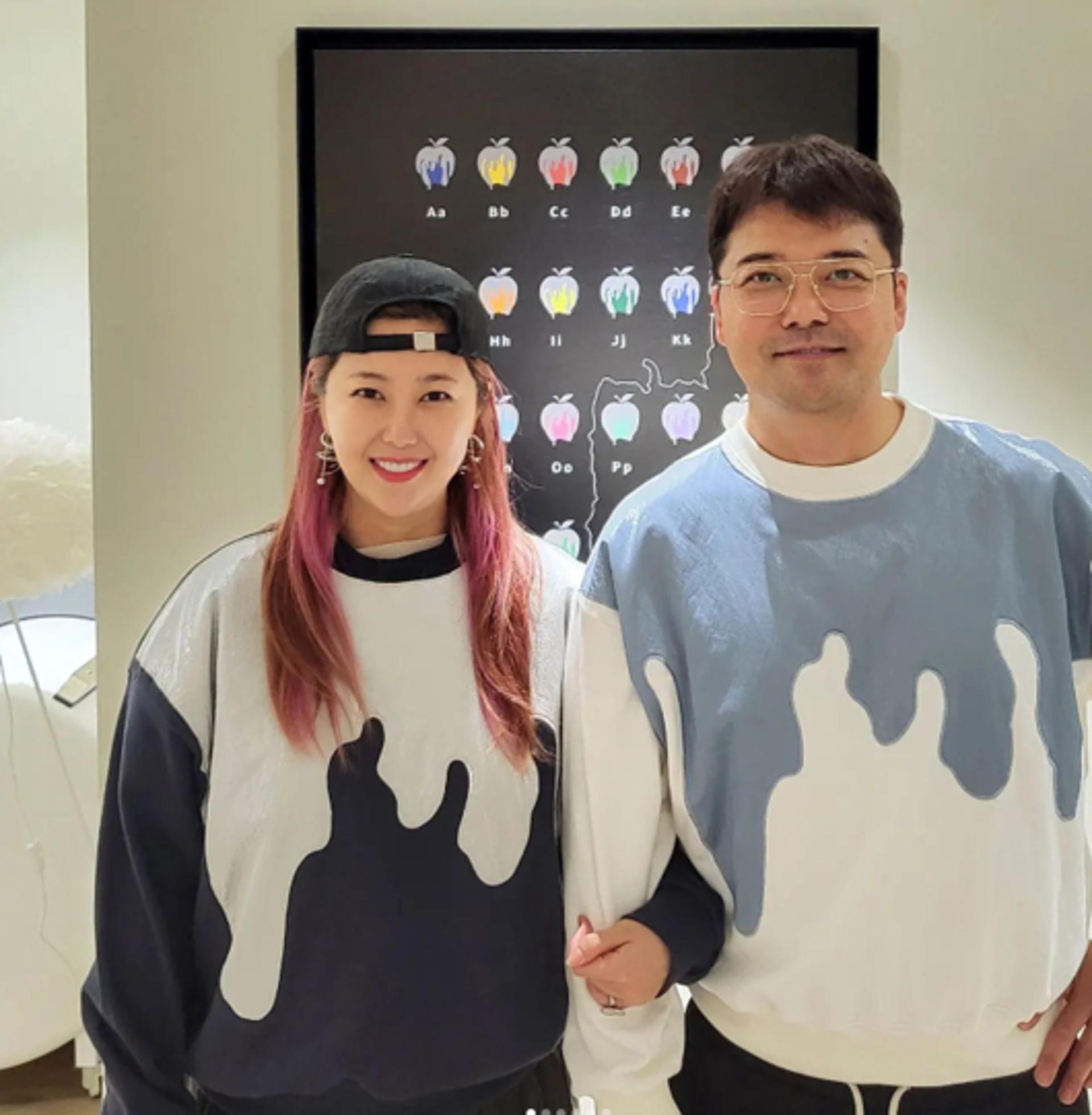 "팔짱+커플티까지"… 전현무, 솔비와 핑크빛♥?