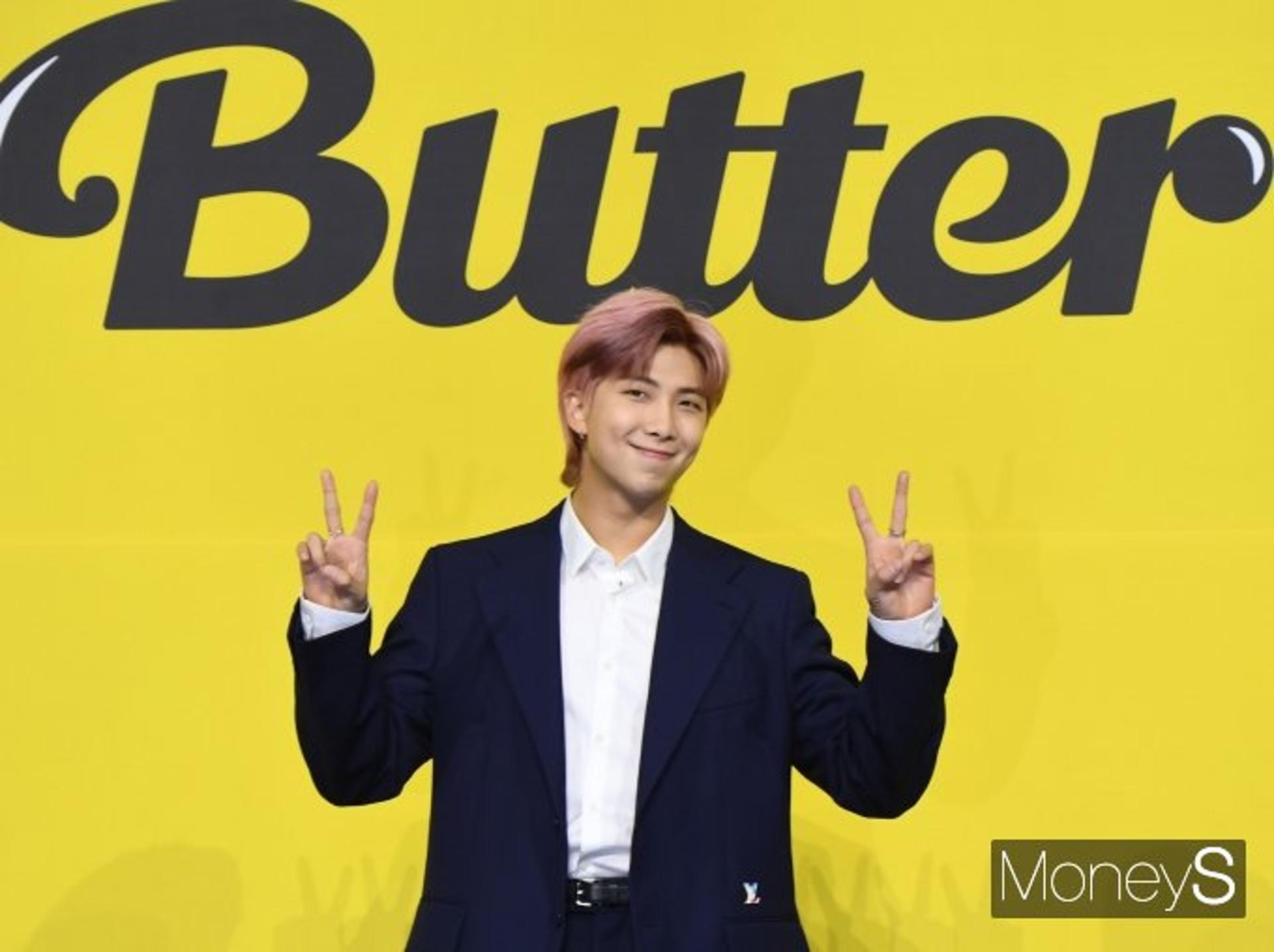 방탄 RM, 문화재청 감사패 받았다…'입 떡 벌어지는 기부' 얼마길래