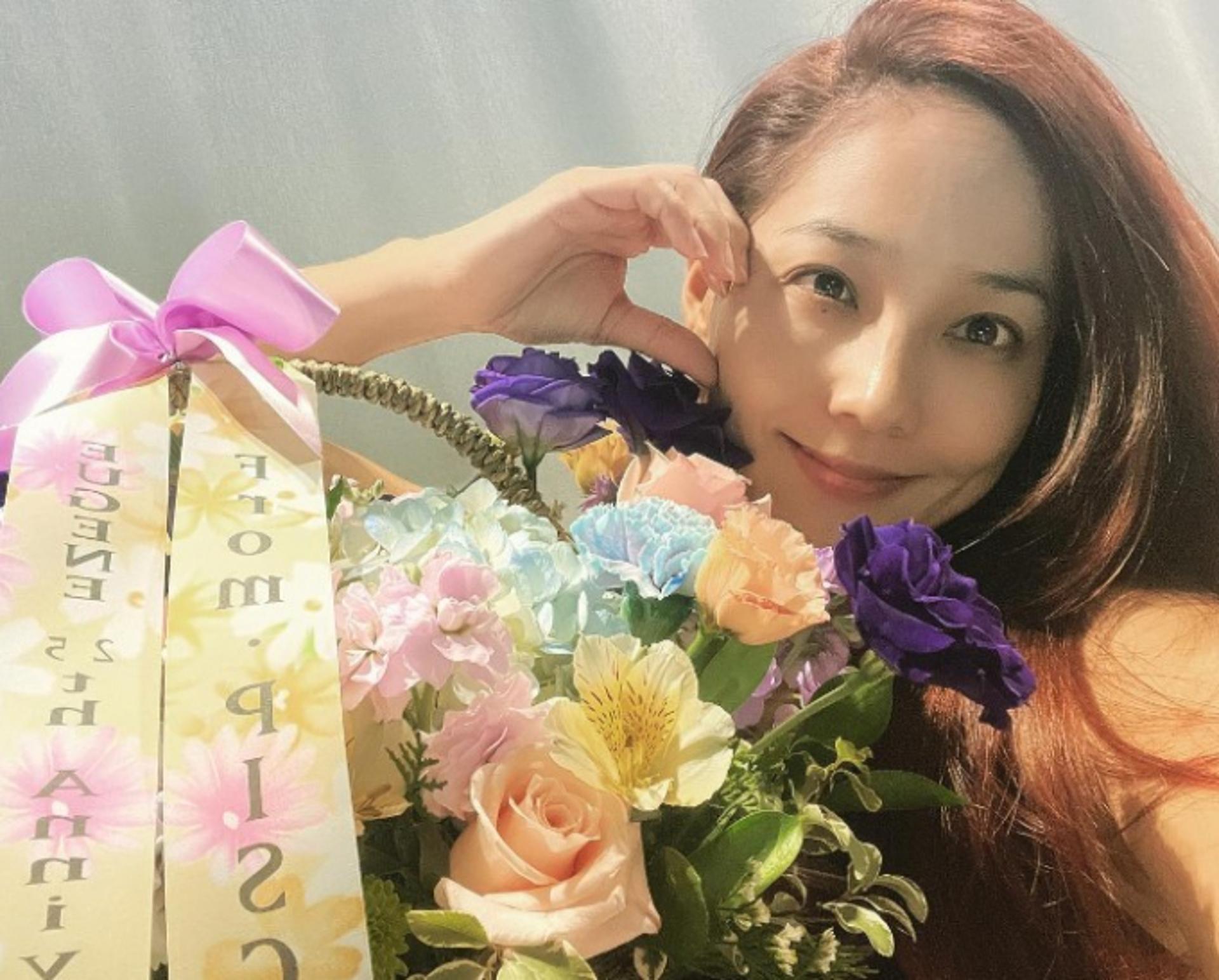 데뷔 25주년 실화야?… 40대 여배우, 미모 美쳤다