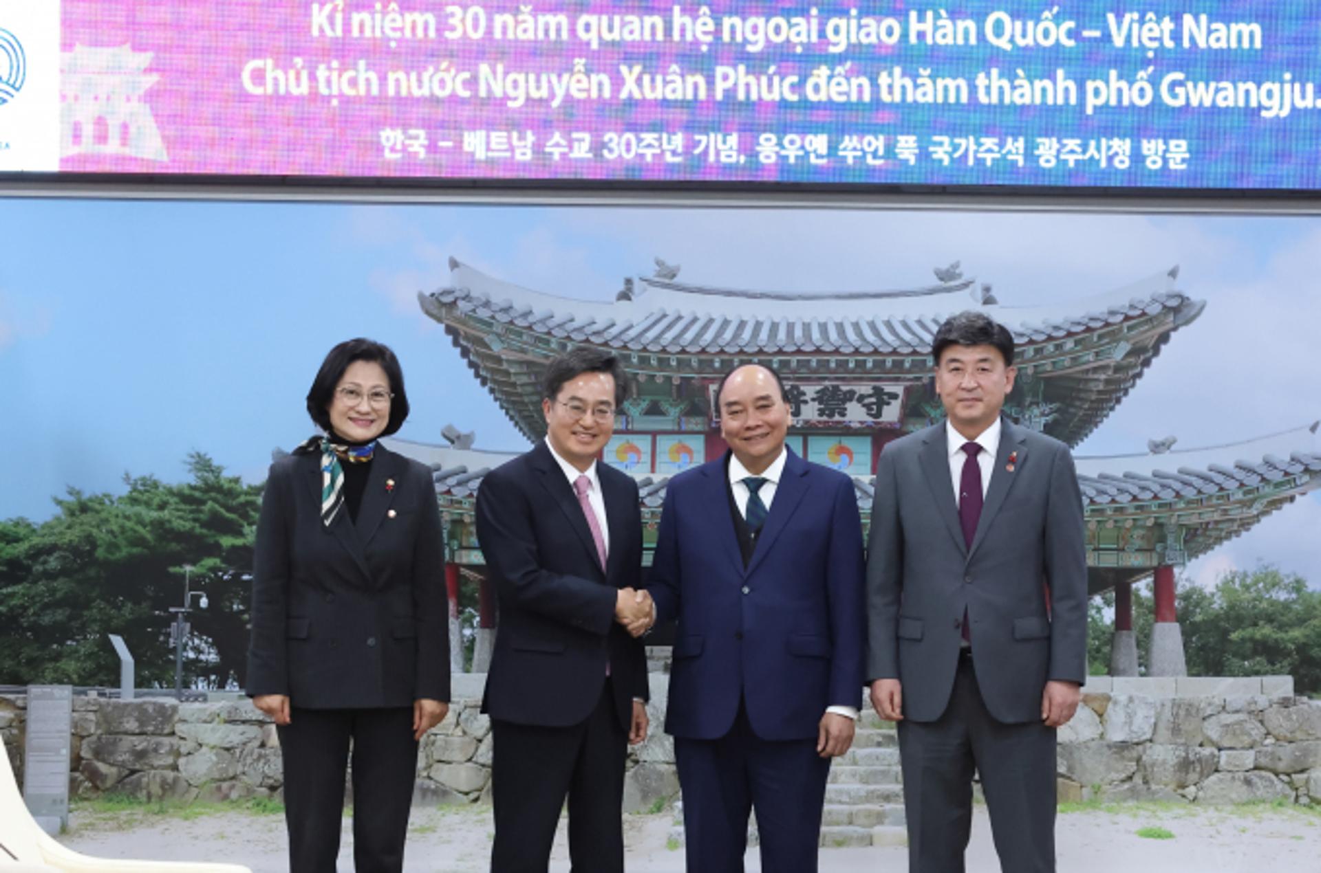 김동연 지사, 응우옌 쑤언 푹 베트남 국가주석 만나 협력방안 논의