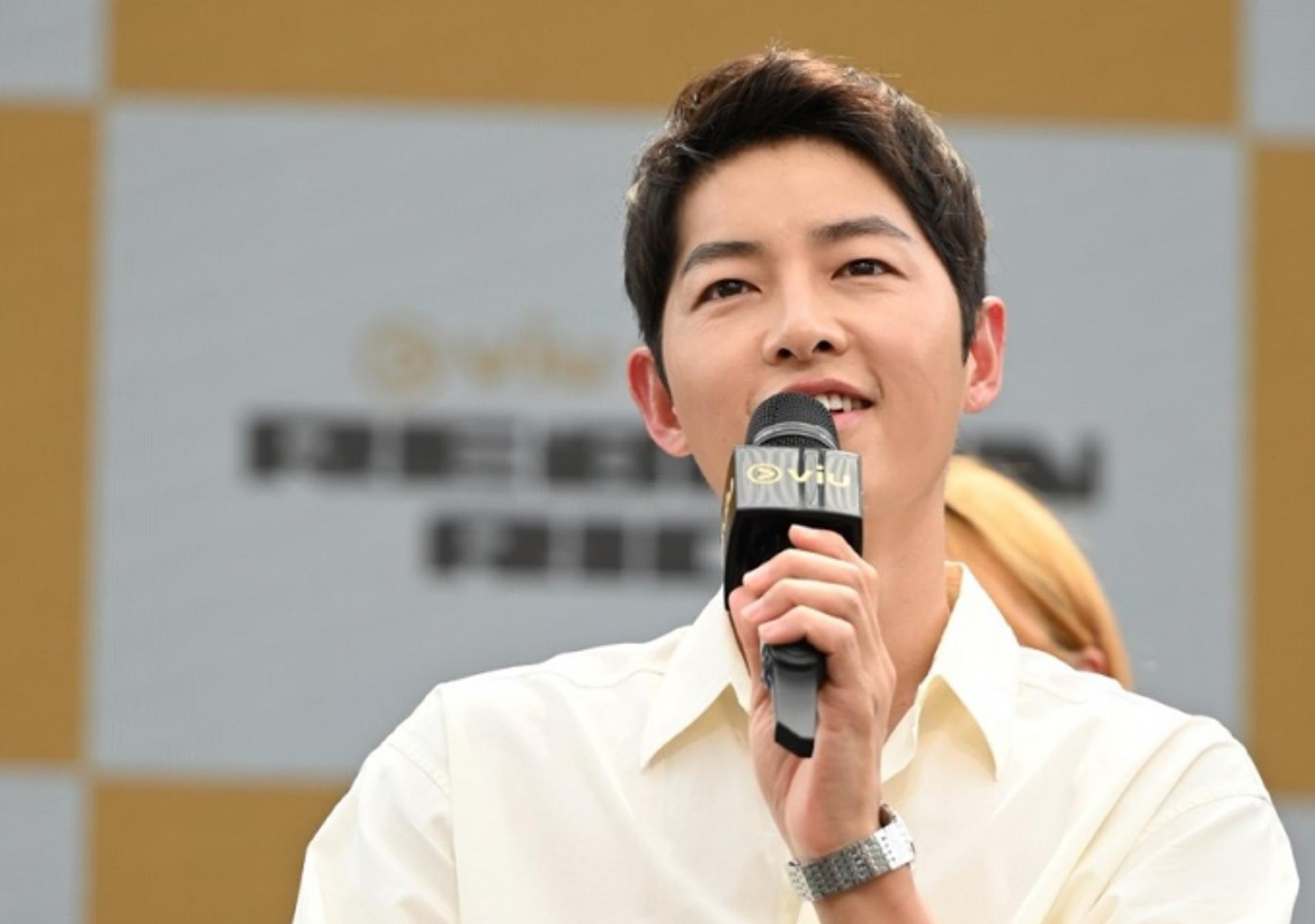 송중기, 아시아 달궜다… "'잘생겼다'는 반응 사랑해"