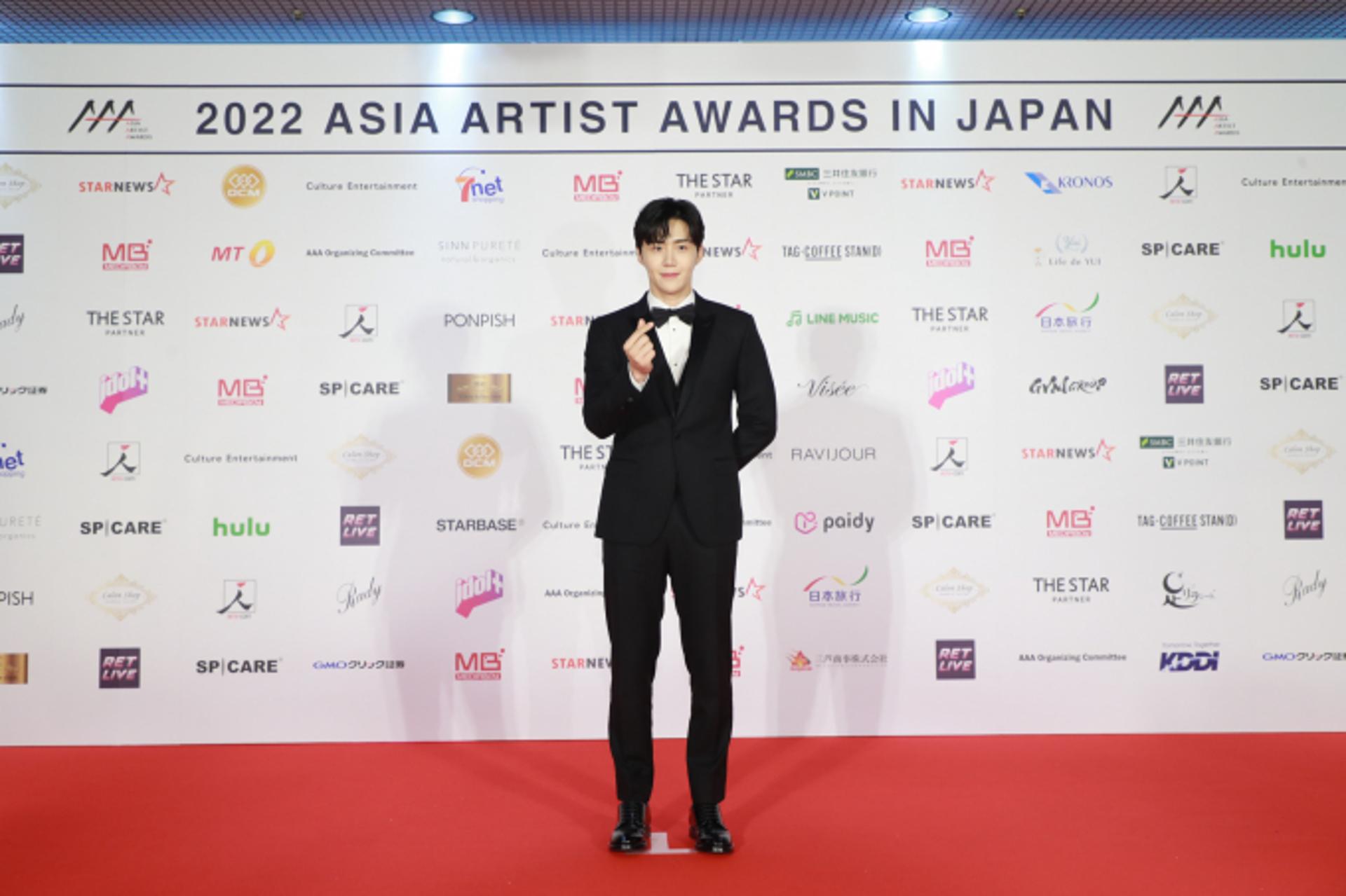 '3관왕' 김선호 소감 '뭉클' "배우로 바로 서도록 하겠다"[2022 AAA]