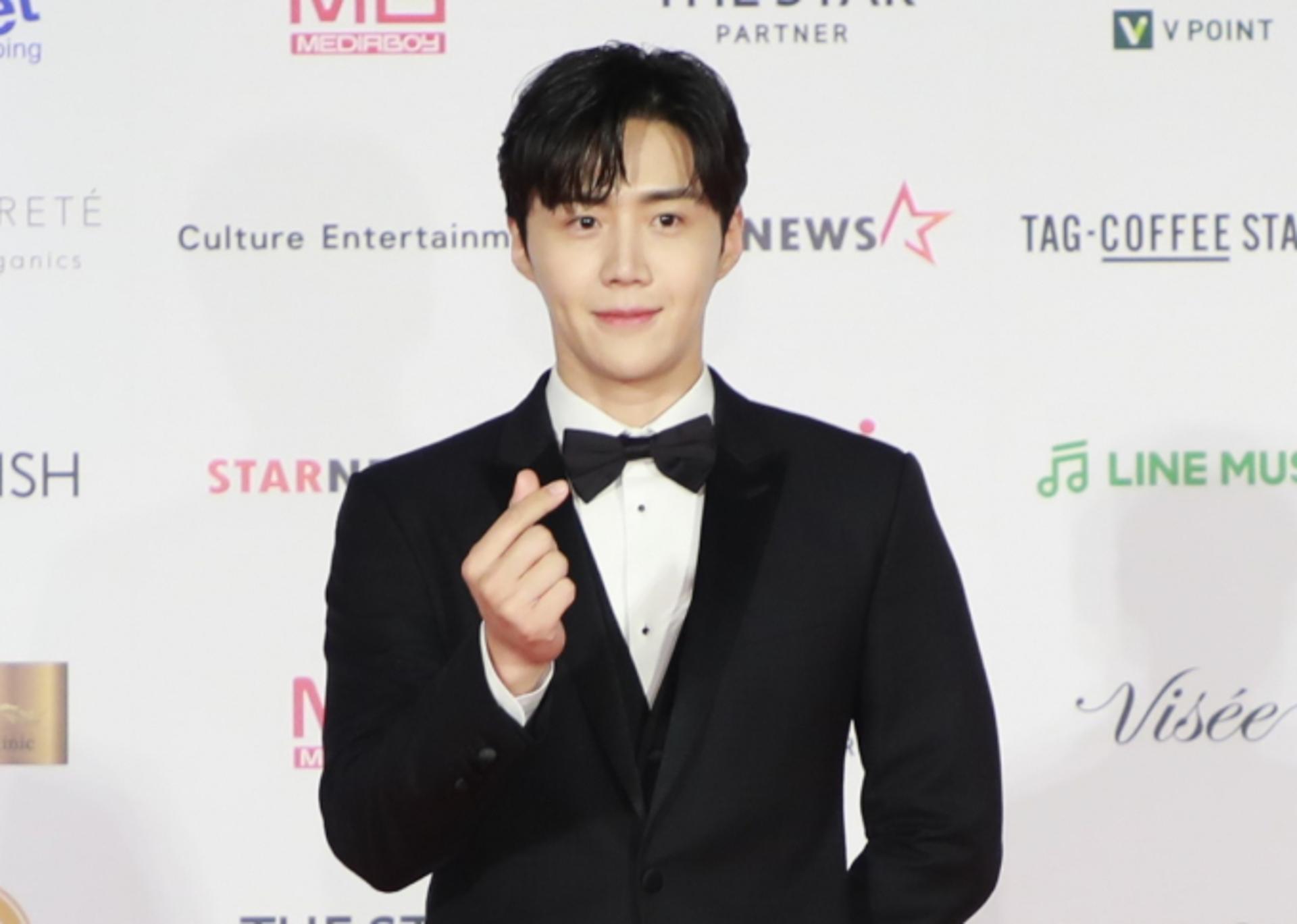 '4관왕' 김선호 베스트 초이스상… "좋은 연기로 보답하겠다"[2022 AAA]