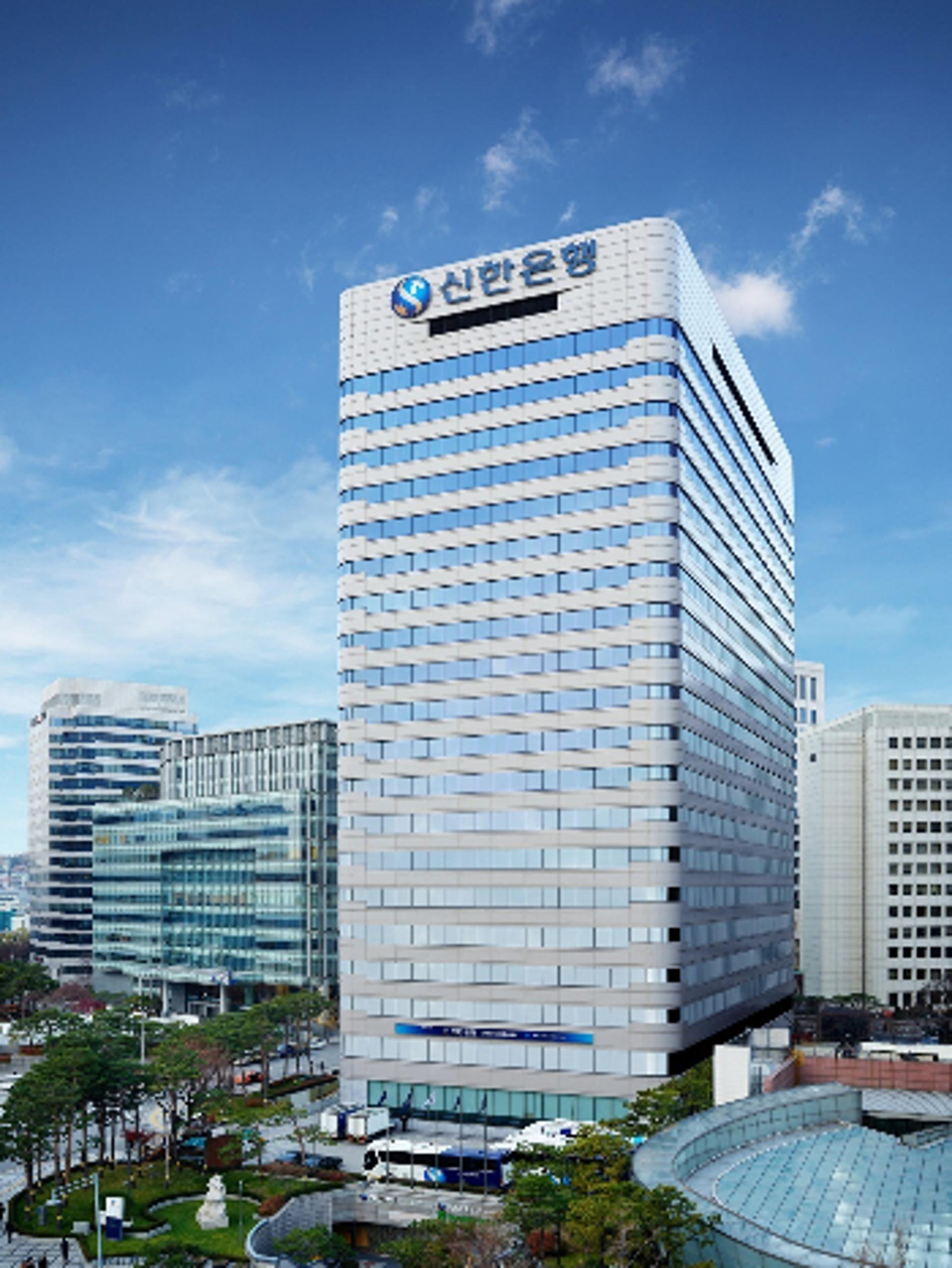 "보이스피싱 꼼짝마" 신한은행, 모든 영업점에 인공지능 ATM 도입
