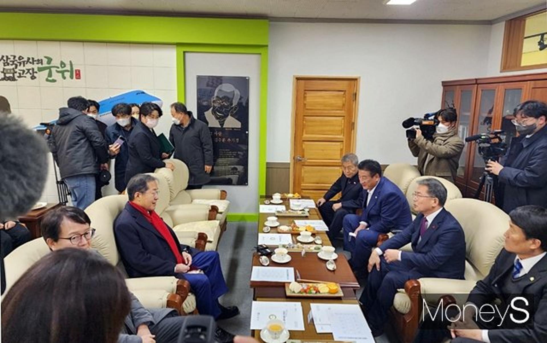 홍준표 대구시장 "군위편입 환영…첨단도시로 키울것"