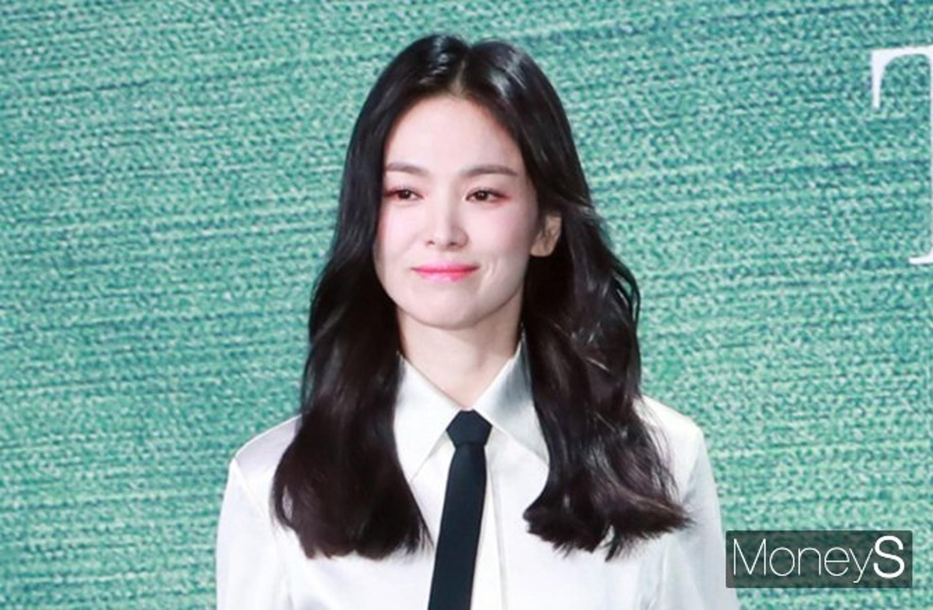 송혜교 '무보정 사진' 삭제 요청?… '창조 논란' 왜 나왔나