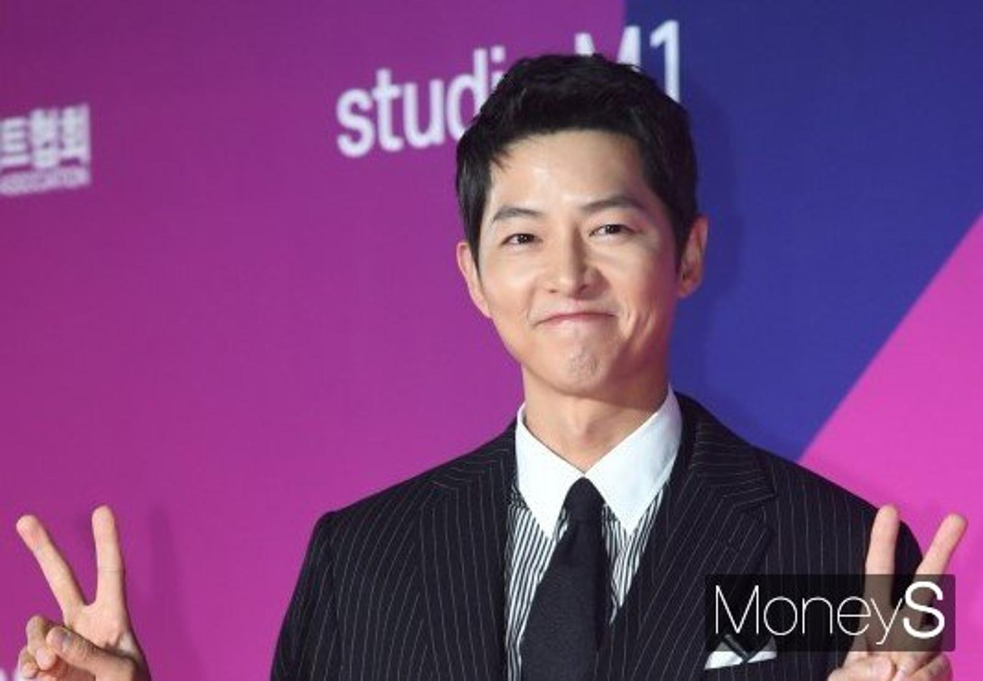 송중기 열애 발표… 결혼·임신·여배우설까지?