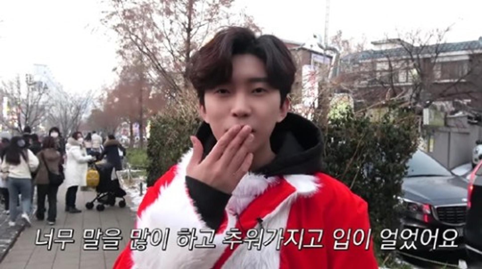 "사진 찍어줄까요?"… 홍대 뜬 임영웅, 웅산타로 변신 '깜짝'