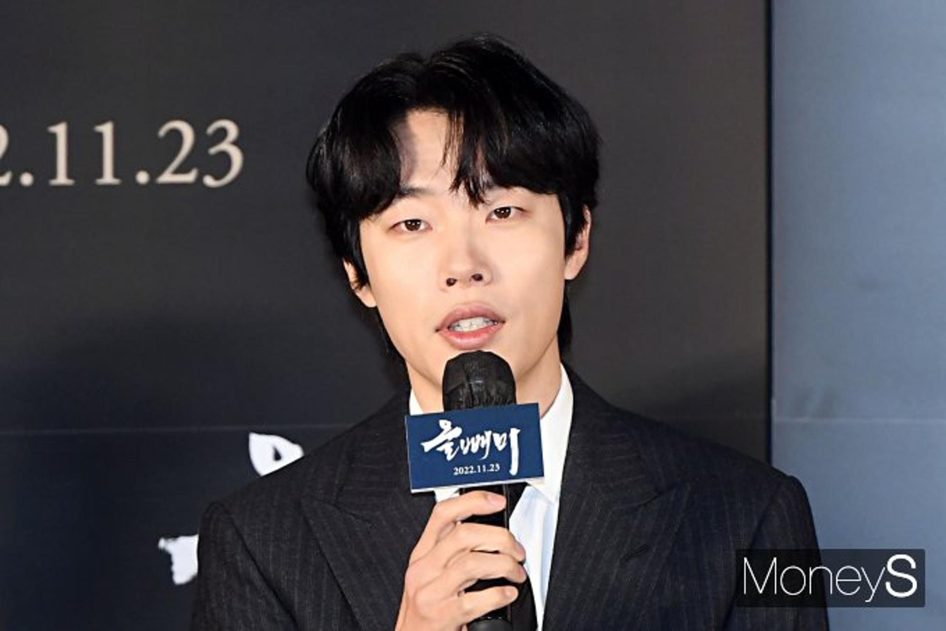 "식판 설거지는 매니저가"… 류준열, 뒤늦은 '갑질 논란' 휩싸인 이유