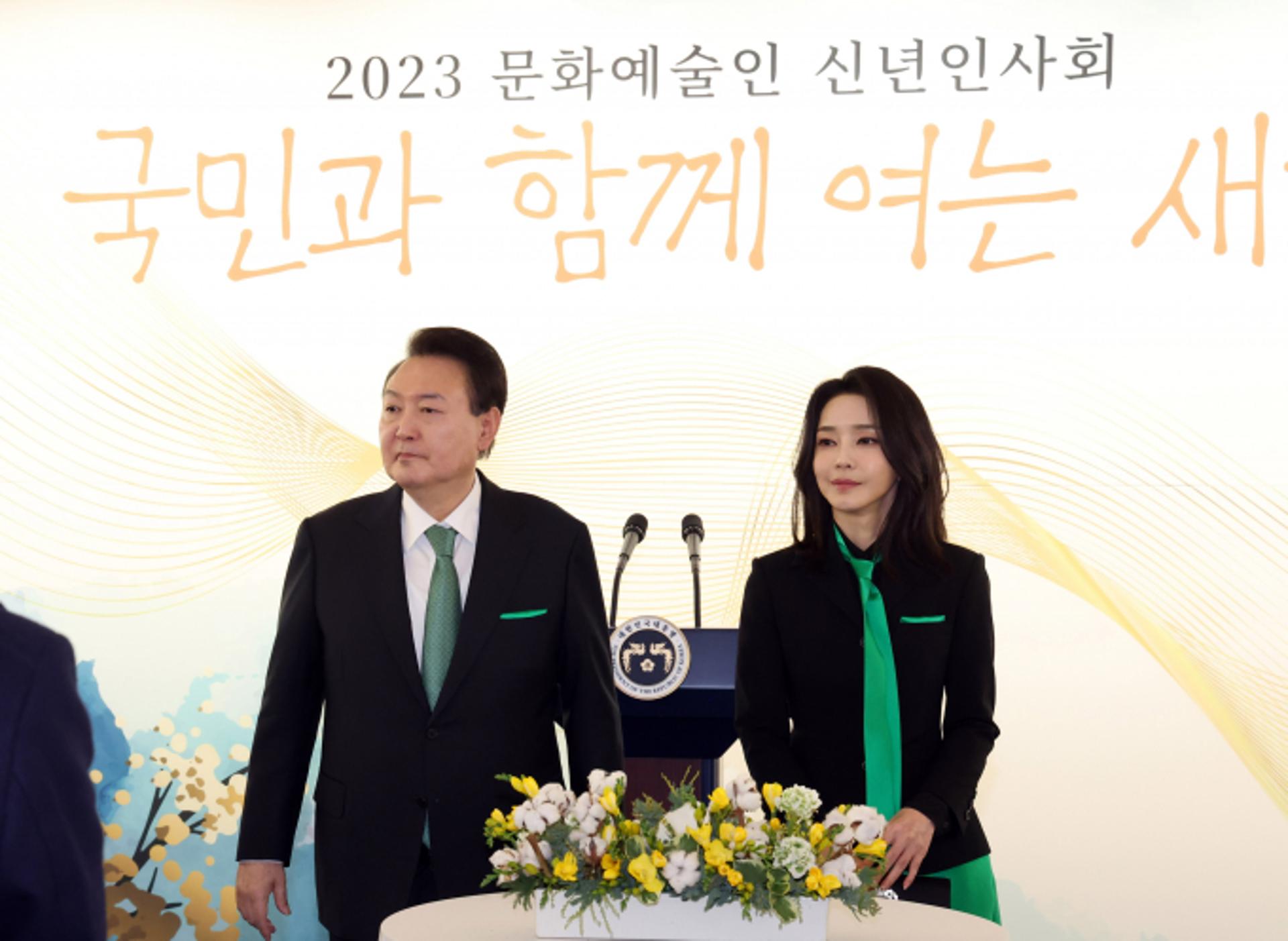윤 대통령 부부, 신년인사회·음악회 참석 …"국격 키워줘 감사해"